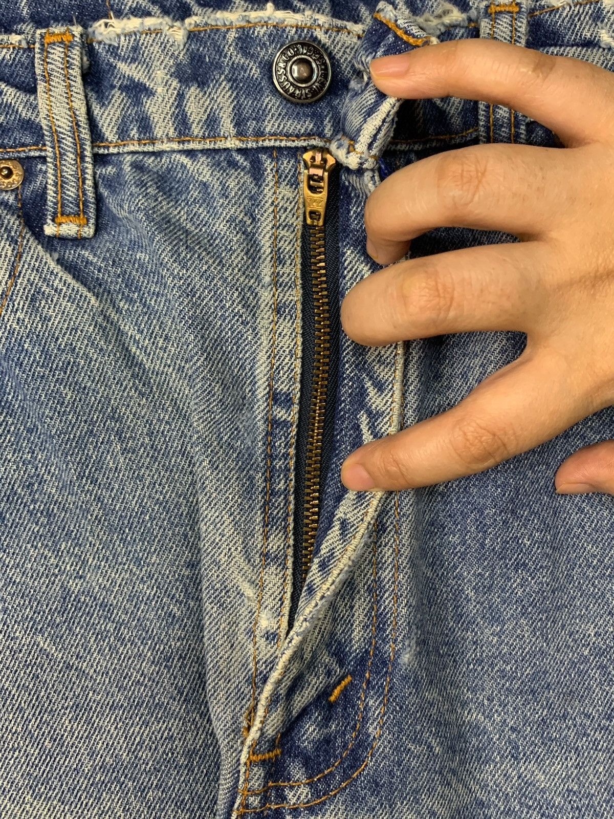 Levi's × Levi's Vintage Clothing Vintage 90s Levis 505 Blue Wash Distressed Ripped Jeans Size US 33 - 3 Thumbnail
