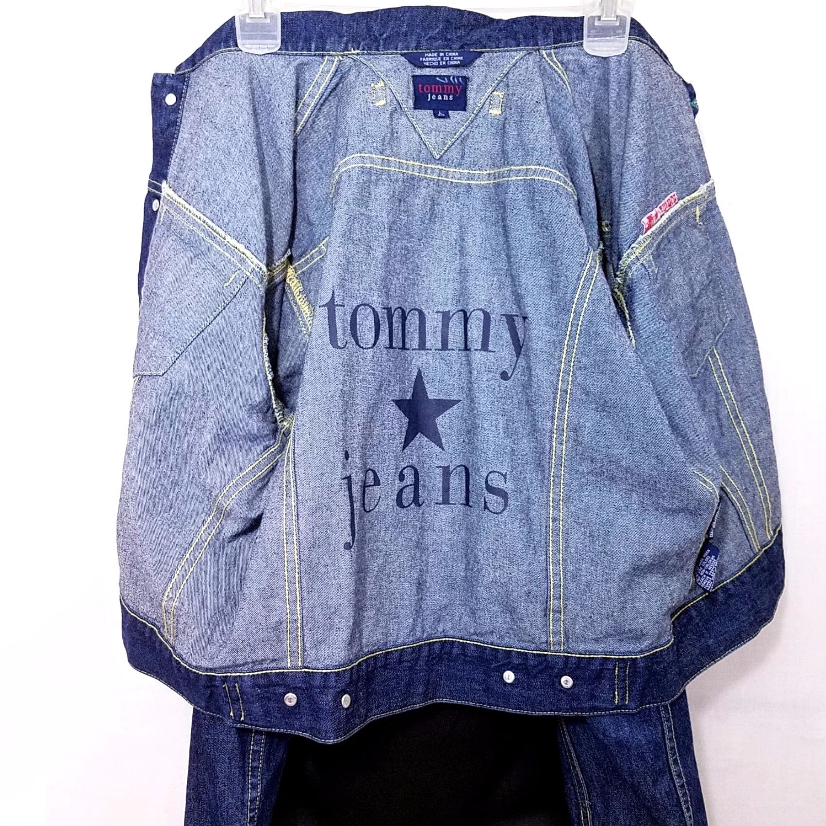 Tommy Hilfiger VINTAGE Tommy Hilfiger Jeans Jacket Denim Trucker 90s Womens Large Size Blue Denim Trucker Jacket Womens Mens Girls Size 36" / US 14 / IT 50 - 7 Thumbnail