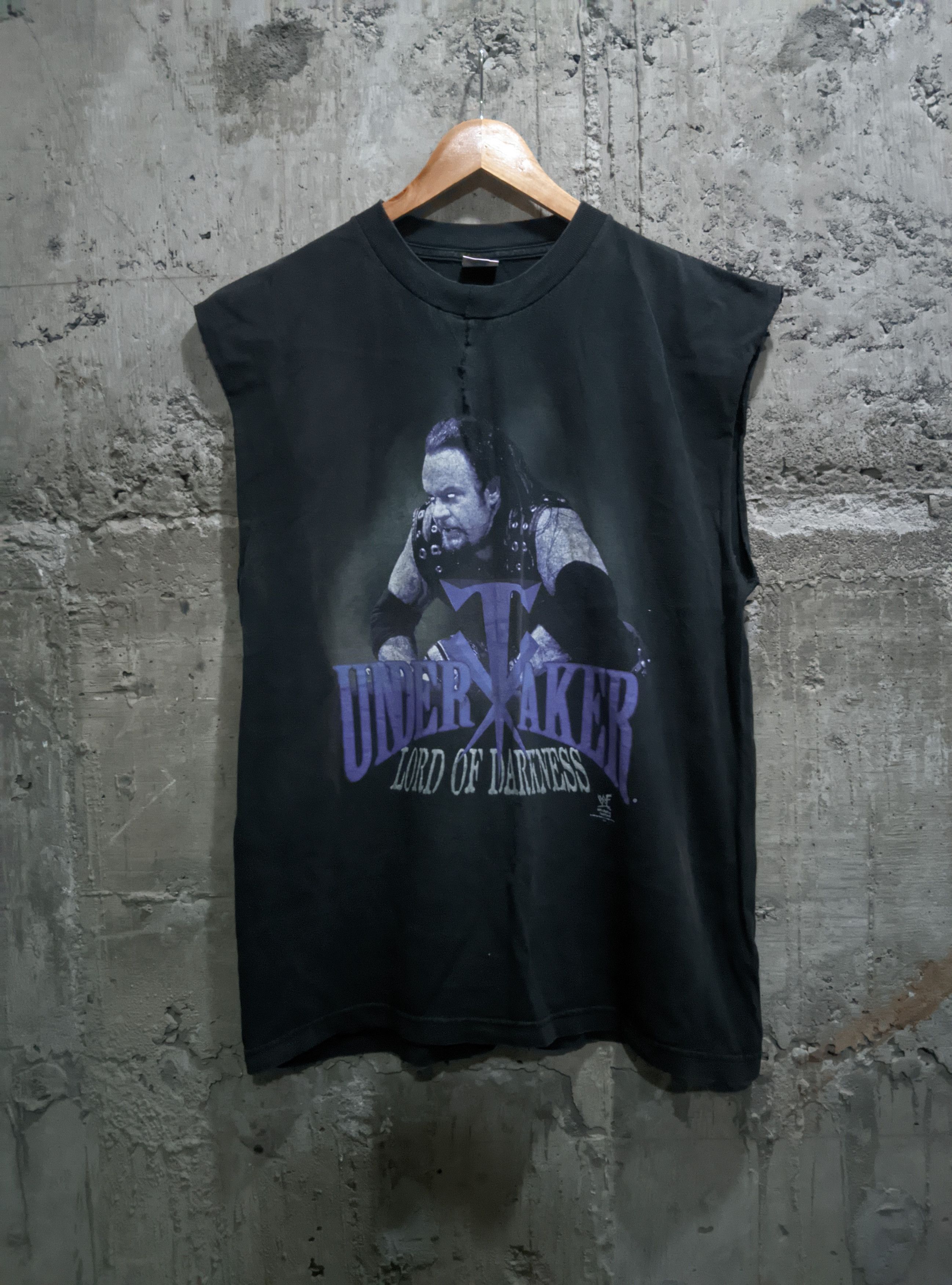 WWF Vintage 1998 undertaker lord of darkness wwf t shirt Size US XL / EU 56 / 4 - 1 Thumbnail