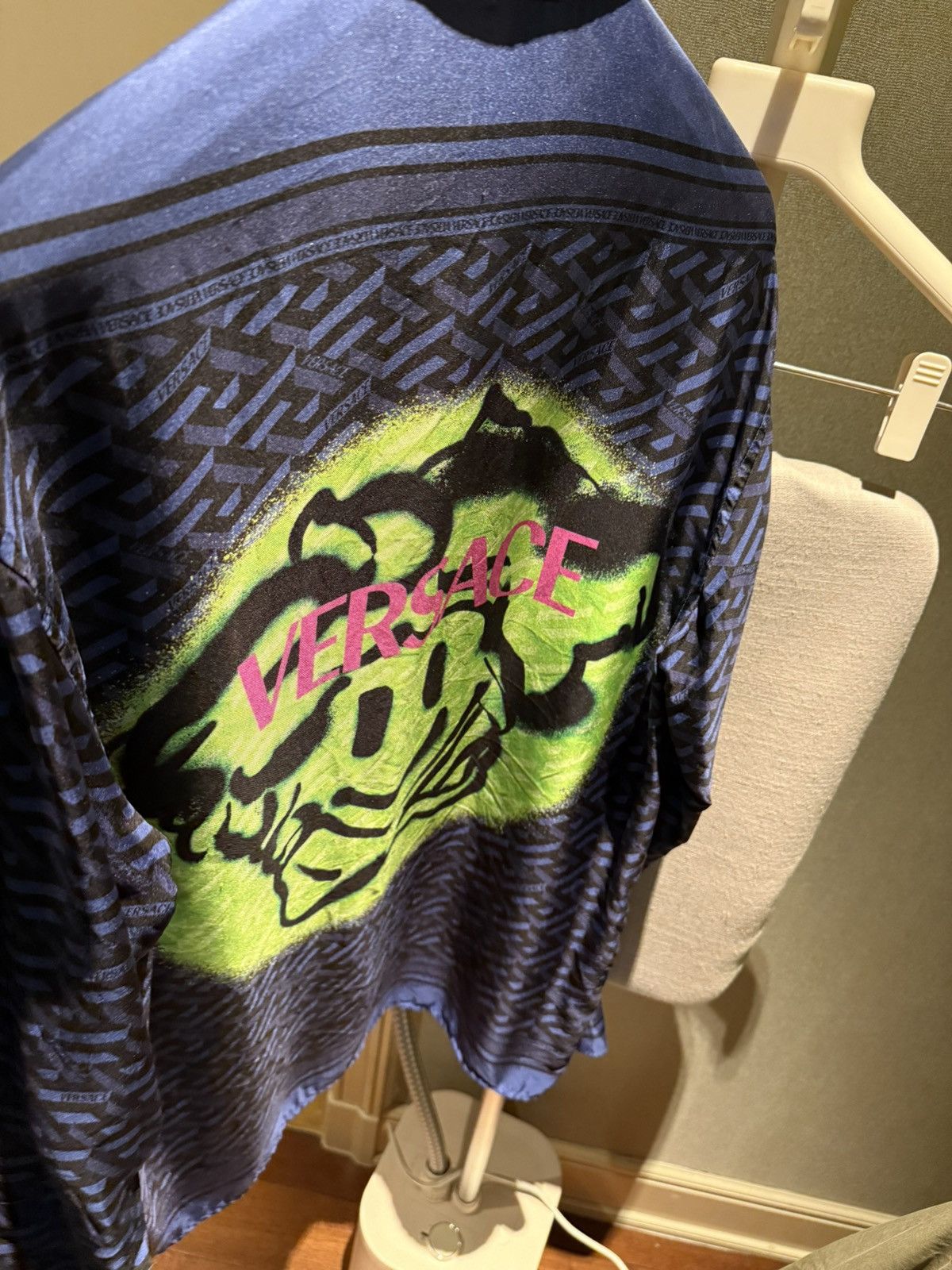 Versace Greca Monogram & Medusa Smile Print Silk Shirt size39 Size US M / EU 48-50 / 2 - 19 Thumbnail