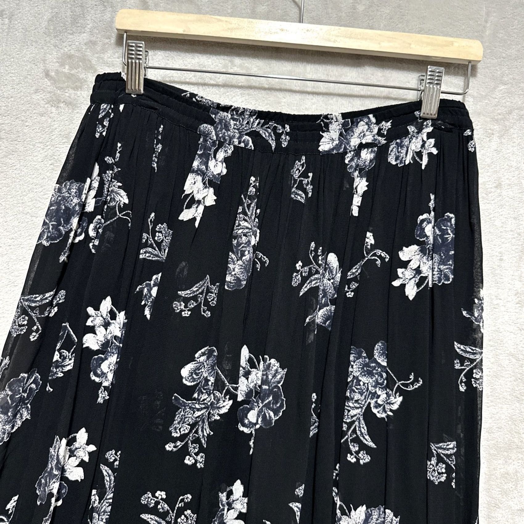 Free People VINTAGE? No. Free People Lydia Floral Chiffon Maxi Skirt Women's M Black White Viscose Size 32" / US 10 / IT 46 - 4 Thumbnail