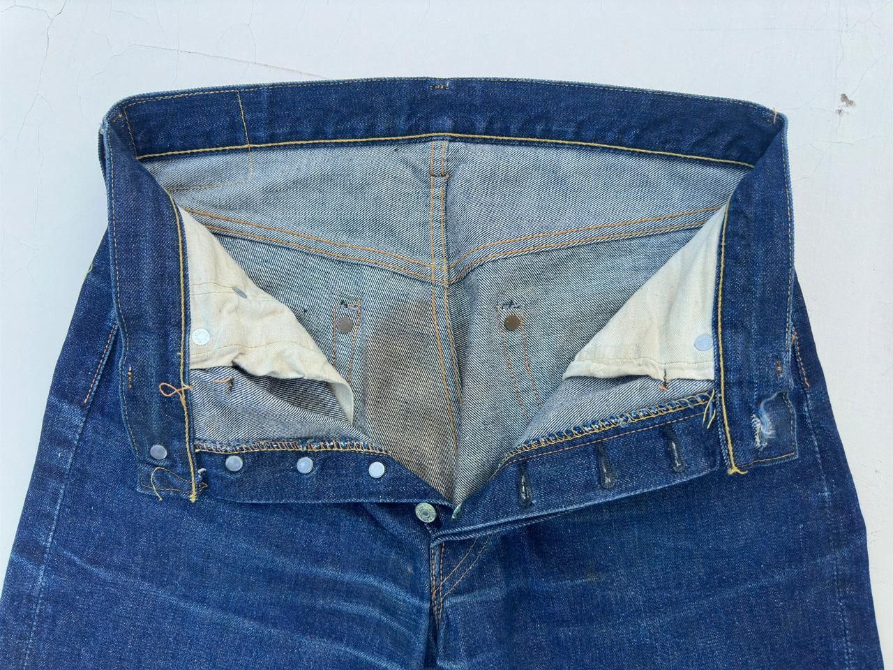 Levi's Vintage Clothing Early 1950s Levi’s 501XX Big E V-Stitch / J-Stamped Button Size US 32 / EU 48 - 10 Thumbnail