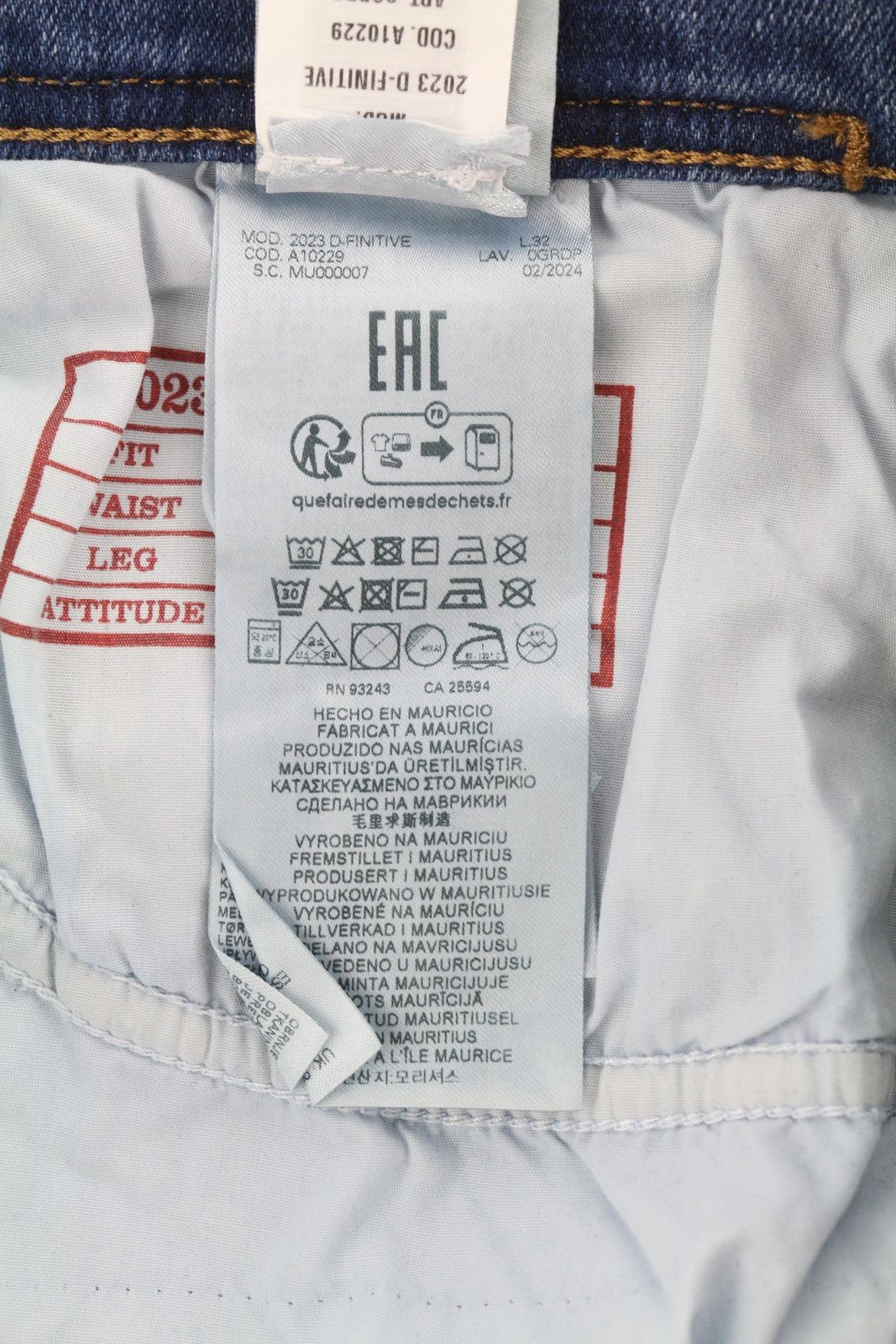 Diesel 2023 D-FINITIVE 0GRDP W31/L32 Regular Tapered 85408 Size US 31 - 10 Thumbnail
