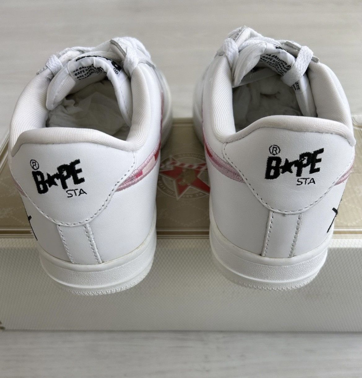 Bape × Kaws VERY RARE OG 2005 A BATHING APE X KAWS PINK CAMO BAPESTA Size US 8 / EU 41 - 5 Thumbnail
