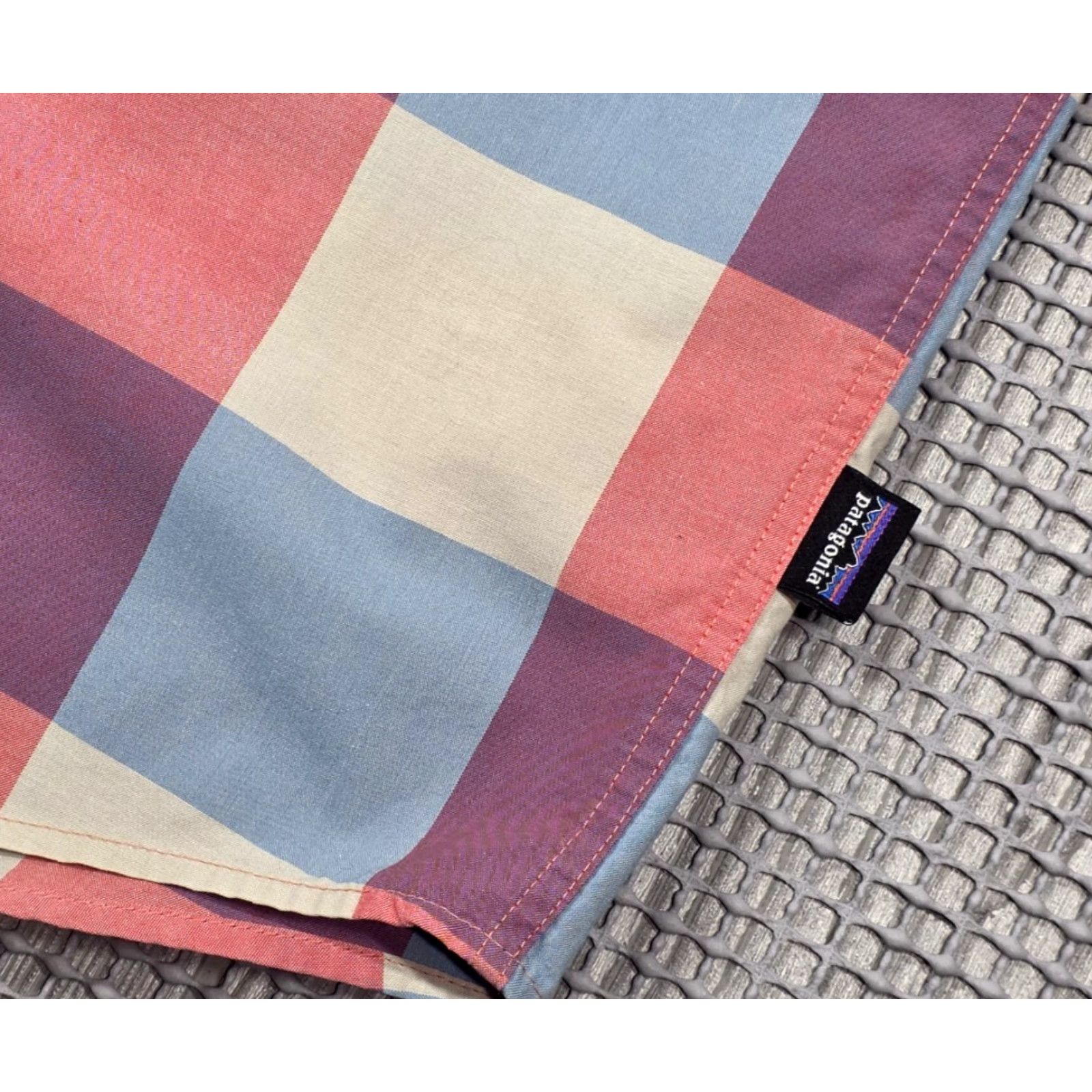 Patagonia PATAGONIA Shirt Mens M Short Sleeve Button-Down Fezzman Pink Blue Multi Check Plaid Front Pocket Vintage No Size US M / EU 48-50 / 2 - 4 Thumbnail