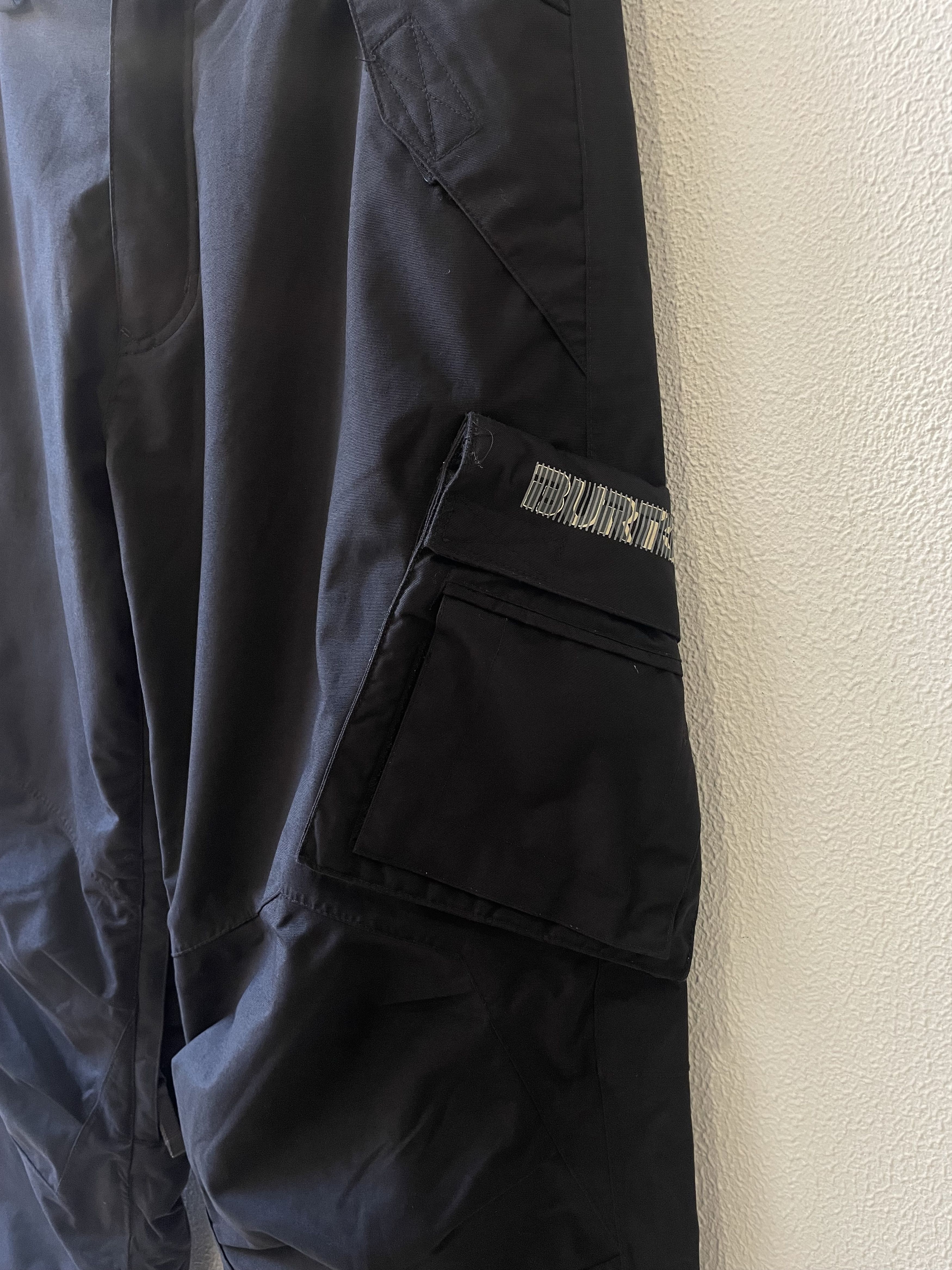 Burton Rare Burton cargo ski pants snowboard size S black Size US 32 / EU 48 - 2 Thumbnail
