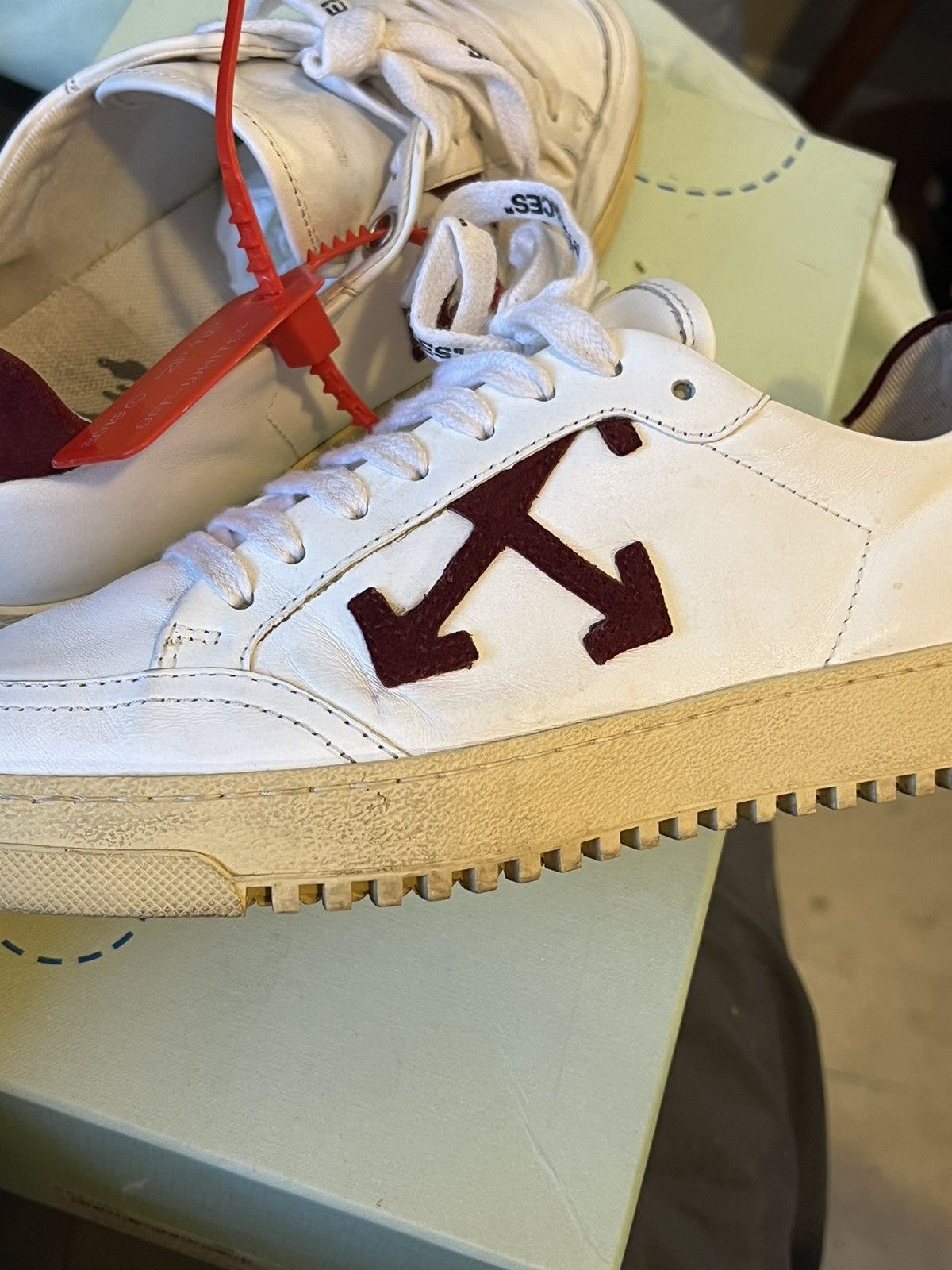 Off-White OFF WHITE white & burgundy 2.0 sneakers Size US 6 / IT 36 - 5 Thumbnail