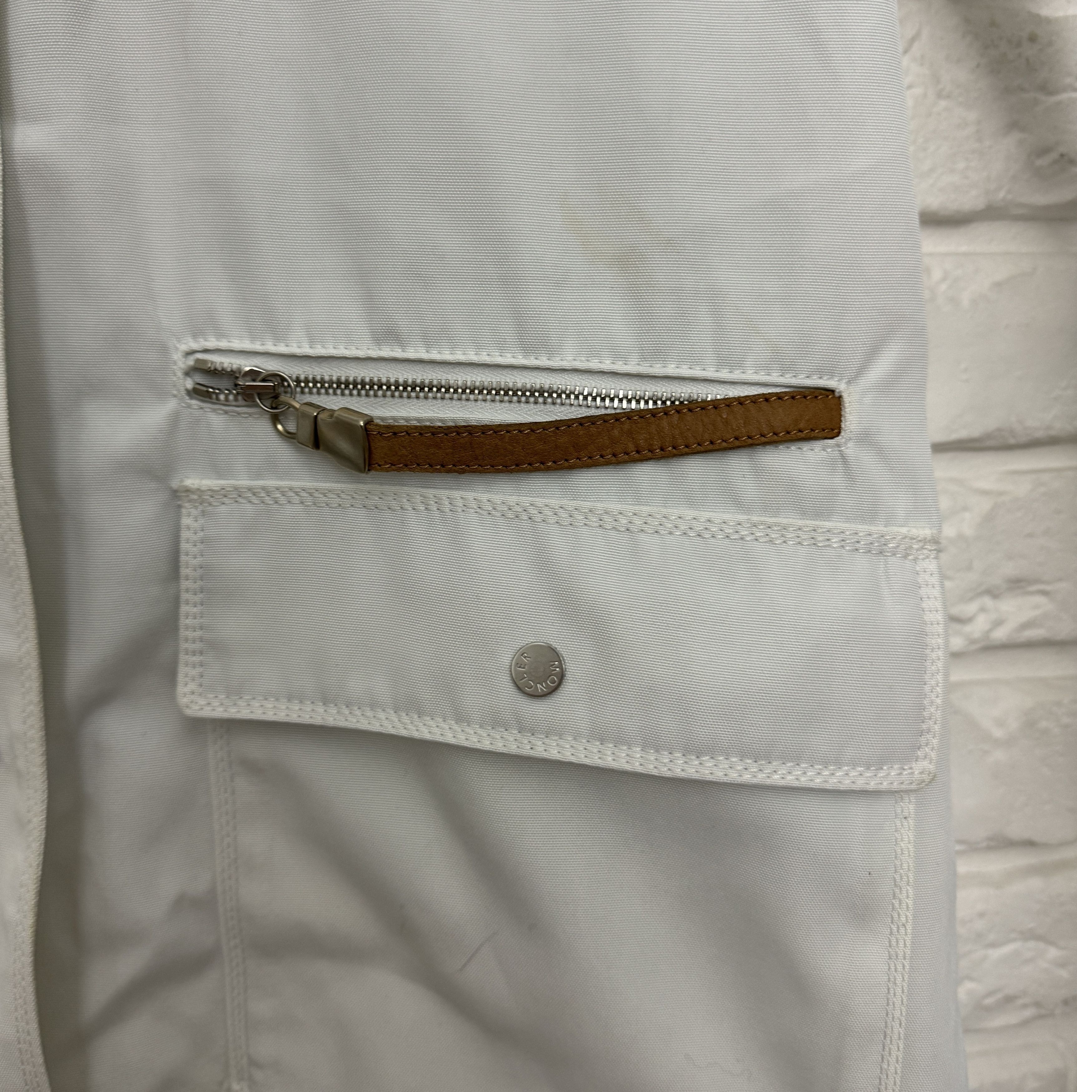 Moncler Moncler Light Jacket Zip Size 2 White Solid Size US S / EU 44-46 / 1 - 5 Thumbnail