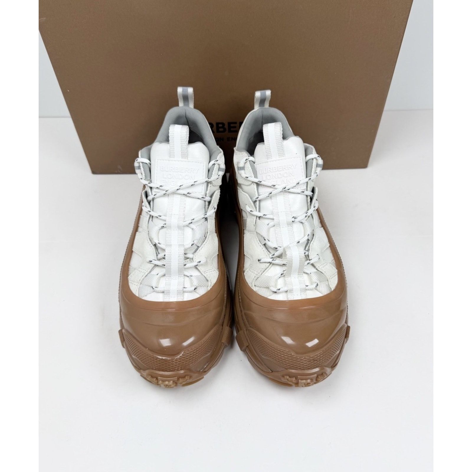 Burberry Size 41EU/8US - Burberry Arthur White Brown Size US 8 / EU 41 - 3 Thumbnail