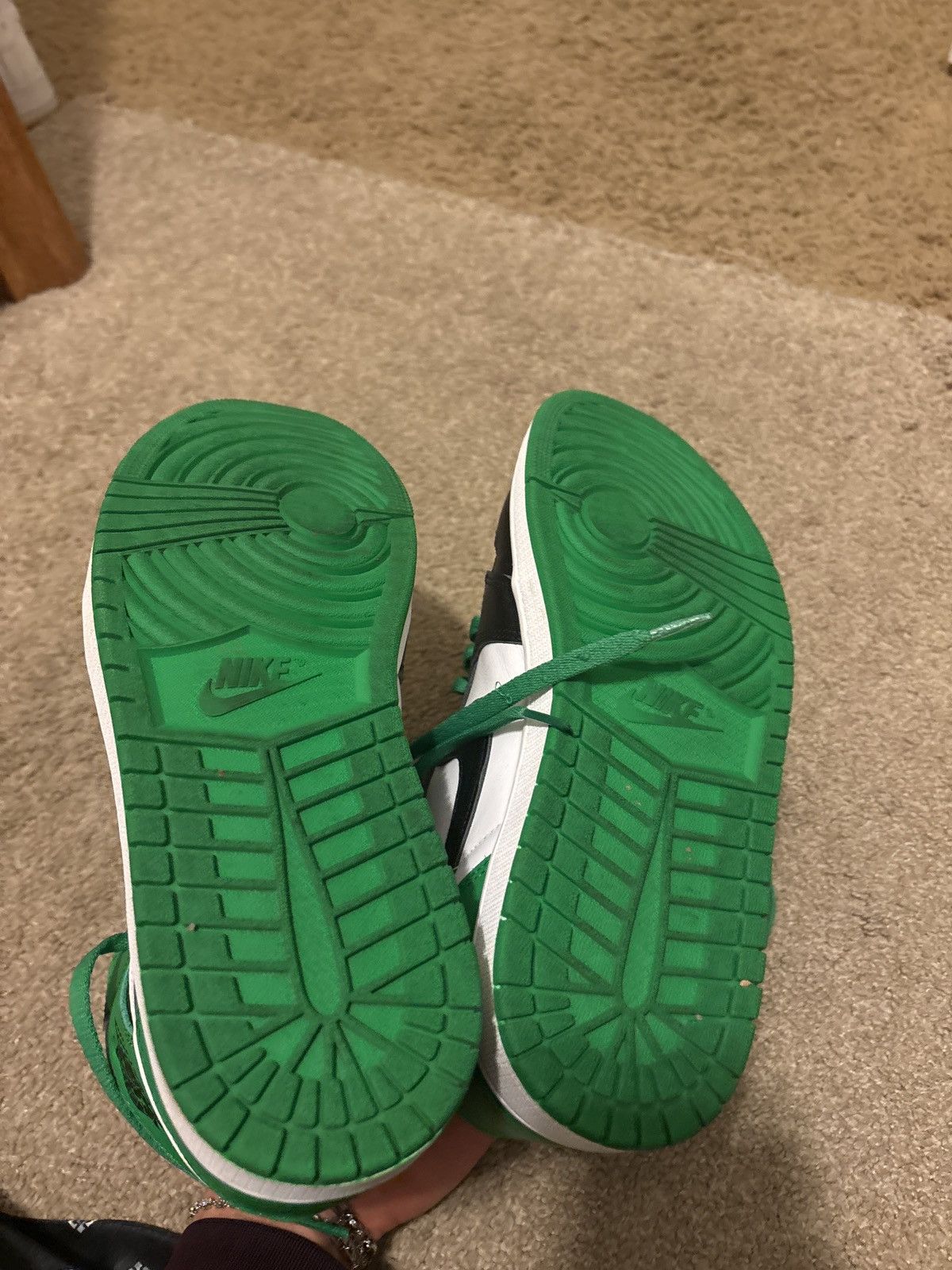 Jordan Brand Jordan 1 Lucky Green Size US 11 / EU 44 - 2 Thumbnail