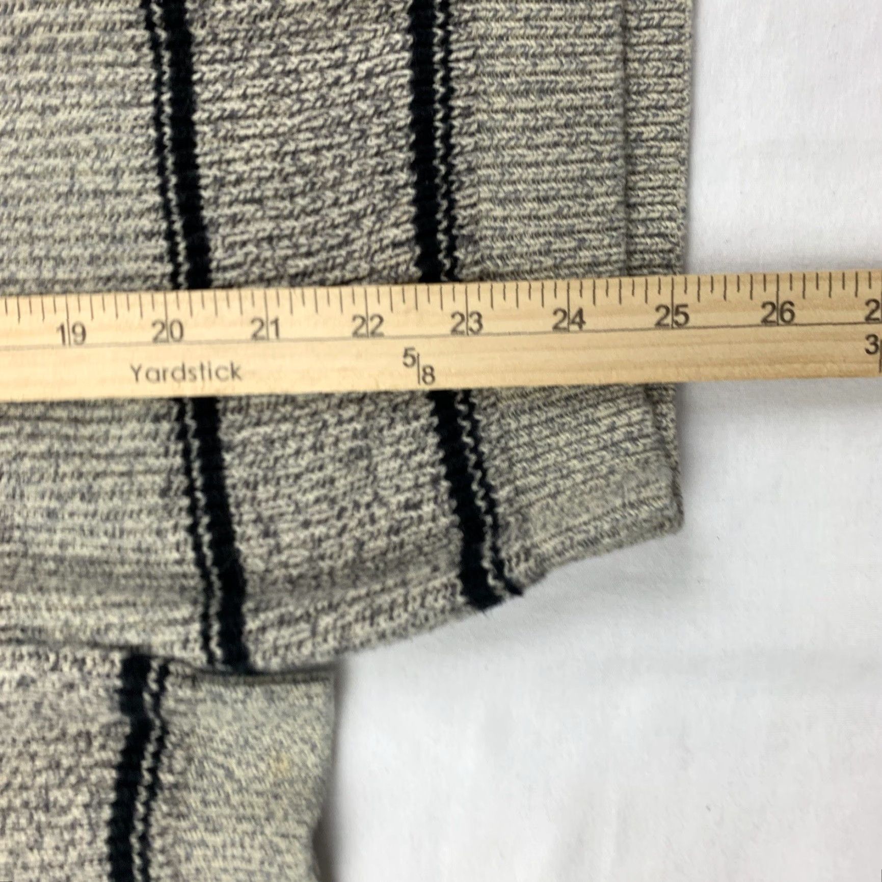 Tommy Hilfiger VINTAGE Tommy Hilfiger Sweater Adult L Tan Stripes Crewneck Pullover Logo Beige 90s American Mens Size US L / EU 52-54 / 3 - 7 Thumbnail