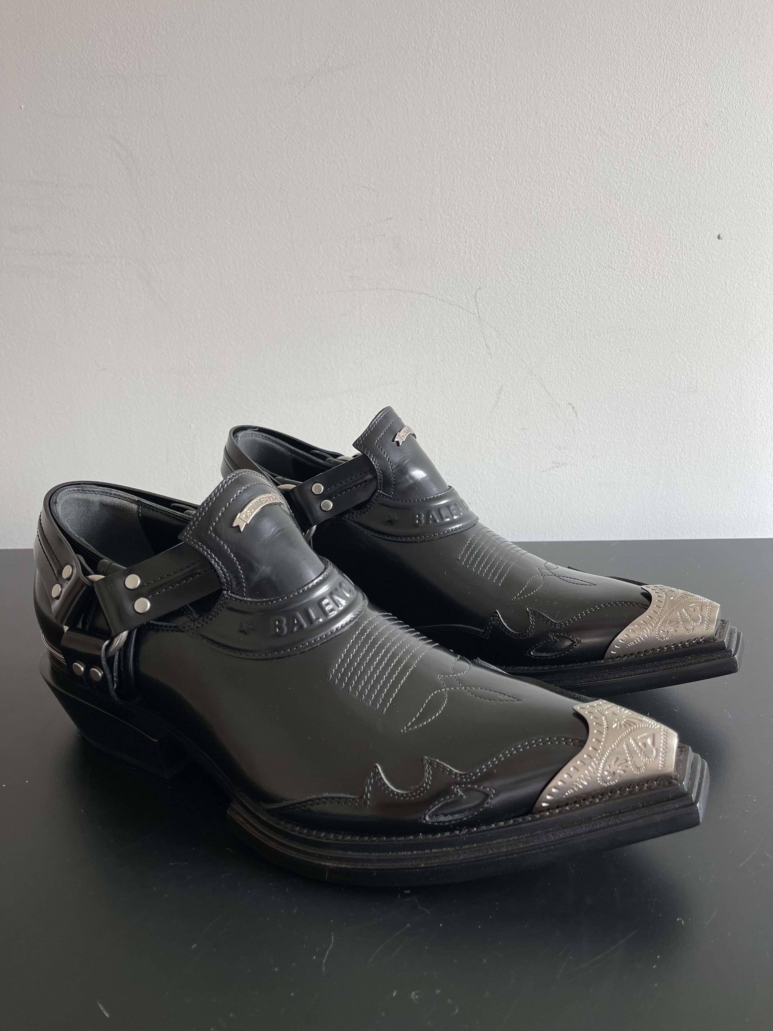 Low boots santiag clearance
