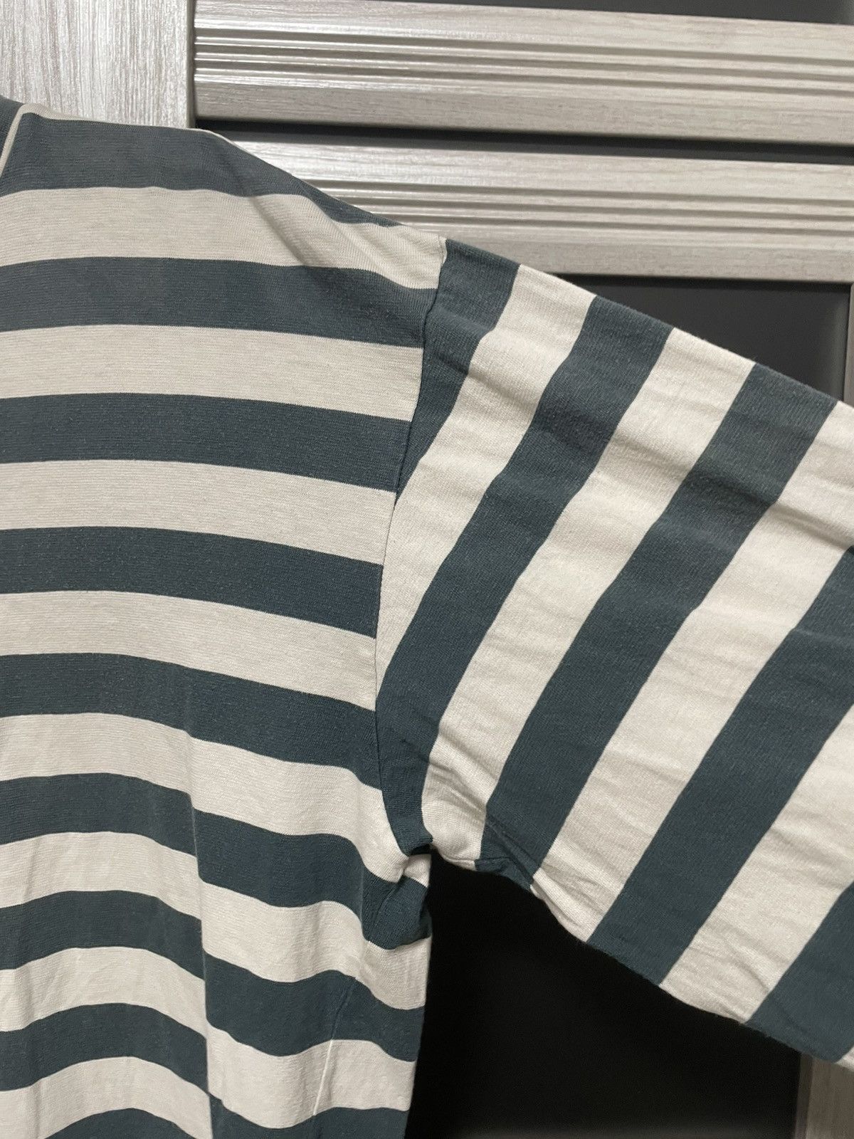 Guess × Vintage Vintage 90s Guess Jeans USA Stripes Longsleeve Y2K T Shirt Size US L / EU 52-54 / 3 - 3 Thumbnail
