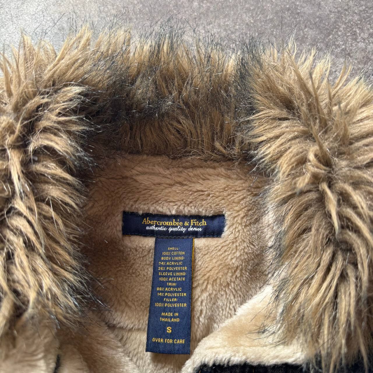 Abercrombie & Fitch Abercombie & Fitch Vintage Faux Fur Denim Jacket Size S / US 4 / IT 40 - 6 Thumbnail