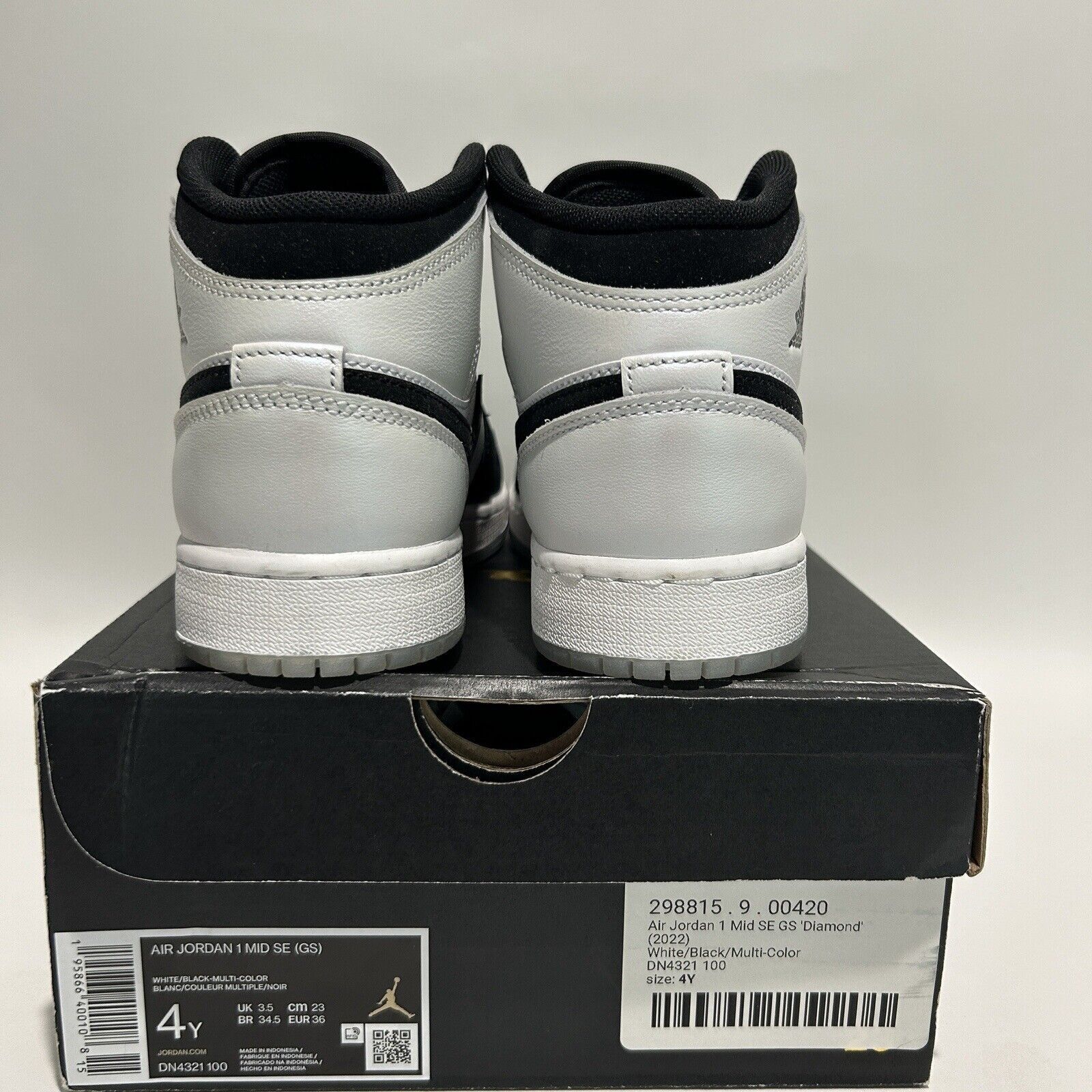 Nike Nike Air Jordan 1 Retro Mid SE GS “Diamond Shorts” 2024 Size US 5.5 / IT 35.5 - 3 Thumbnail
