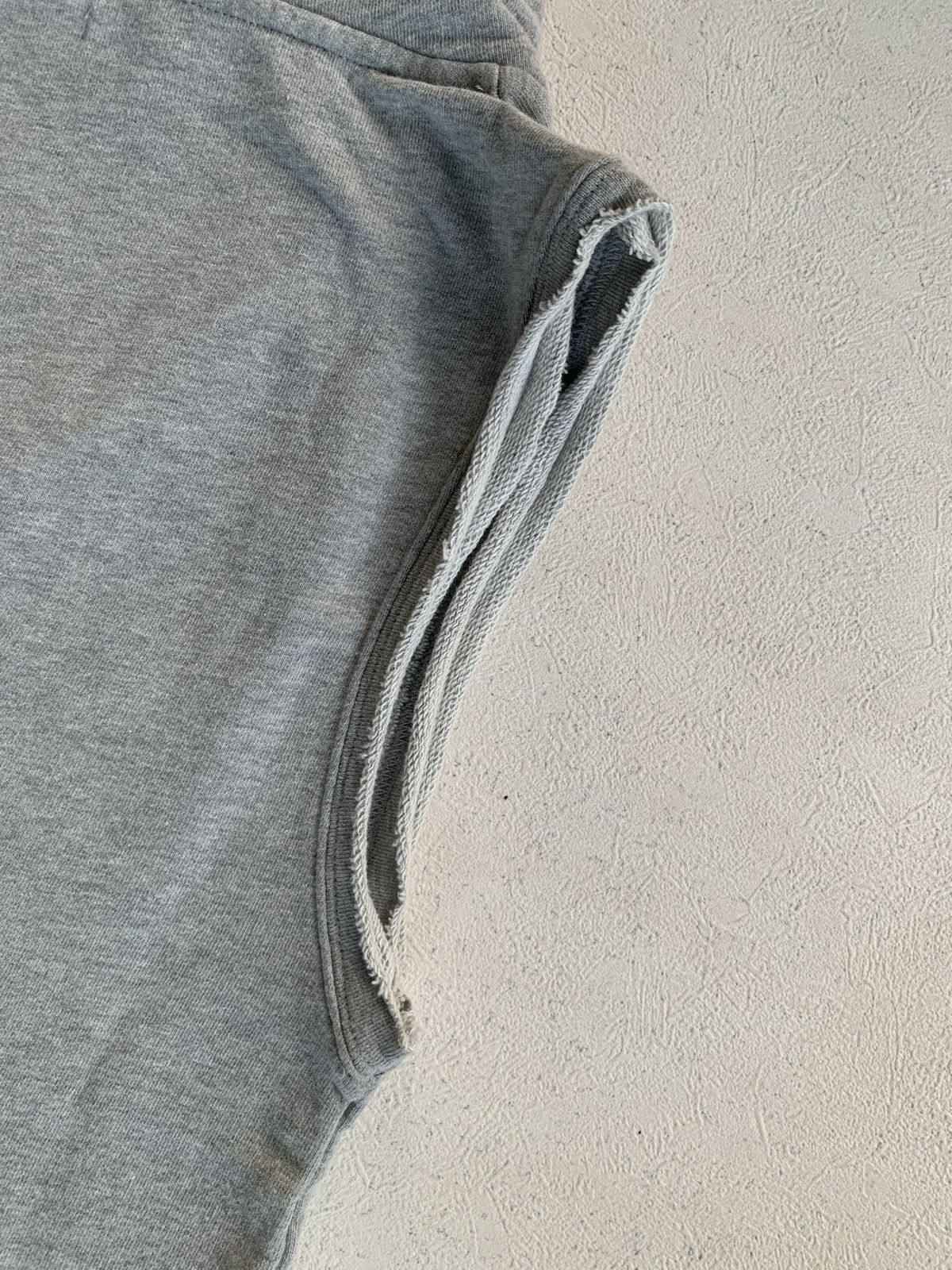 Adidas SLEEVLES VINTAGE ADIDDAS DISTRESSED HOODIE Size US M / EU 48-50 / 2 - 19 Thumbnail