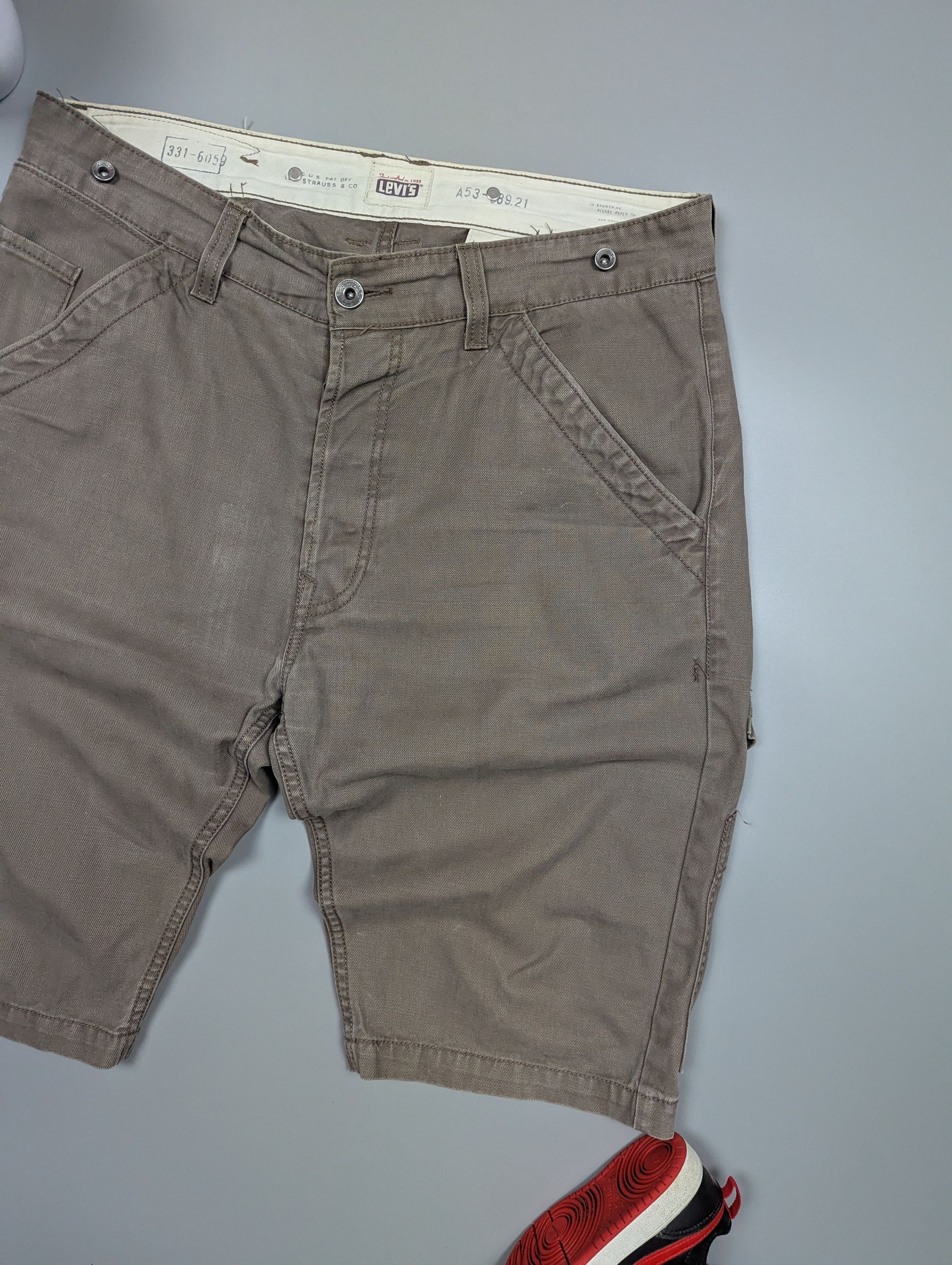 Levi's × Vintage LEVIS Vintage Men's Shabby Gray Cargo Shorts Bermuda W34 Size US 34 / EU 50 - 10 Thumbnail