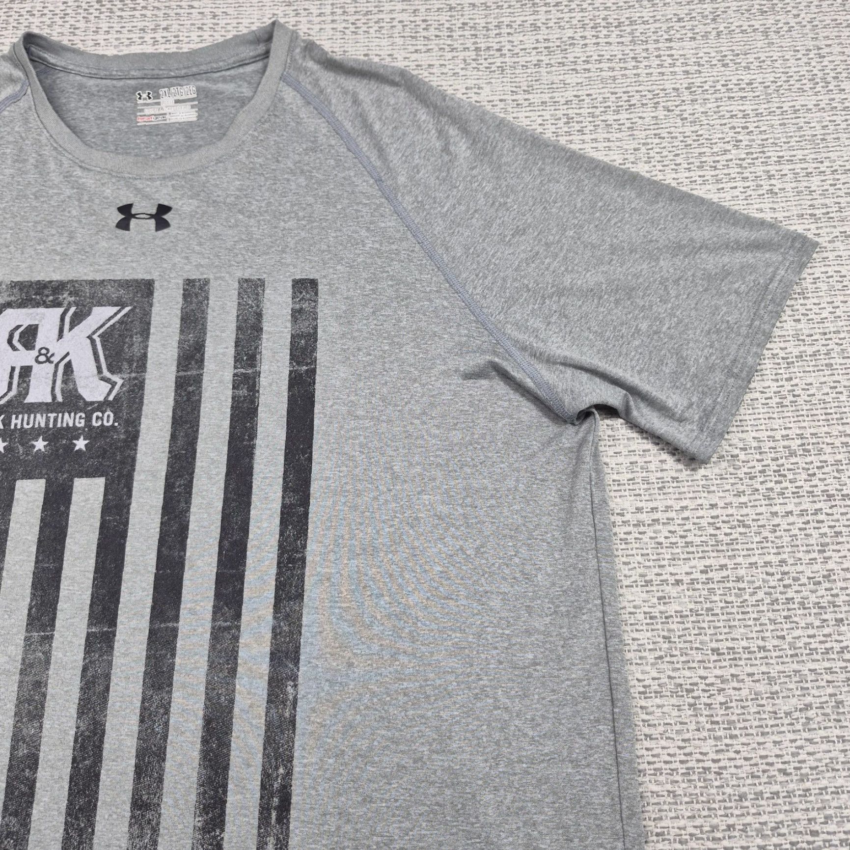 Under Armour Under Armour HeatGear Shirt Mens 2XL Gray T-Shirt Short Sleeve Graphic Print R&K Hunting Co Logo Activewear Casual Sports Mens 2XL Size US XXL / EU 58 / 5 - 3 Thumbnail