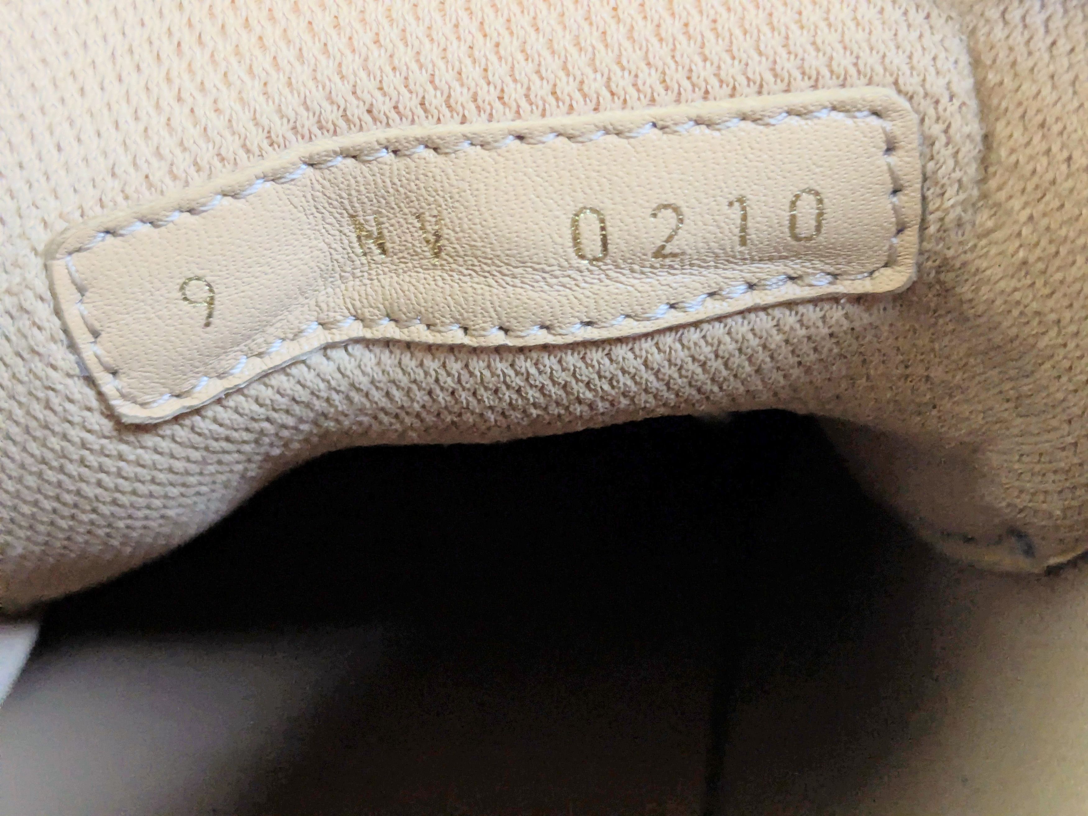 Louis Vuitton Louis Vuitton Sneakers White 10 Monogram Logo High Tops Size US 10 / EU 43 - 18 Thumbnail