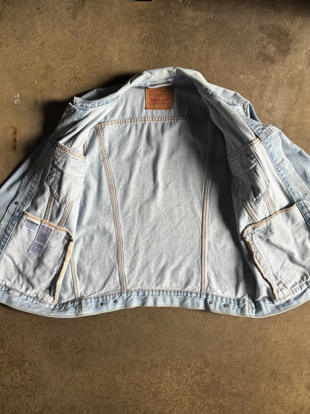Levi's Vintage Clothing Distressed Trucker Jacket Size US XL / EU 56 / 4 - 3 Thumbnail