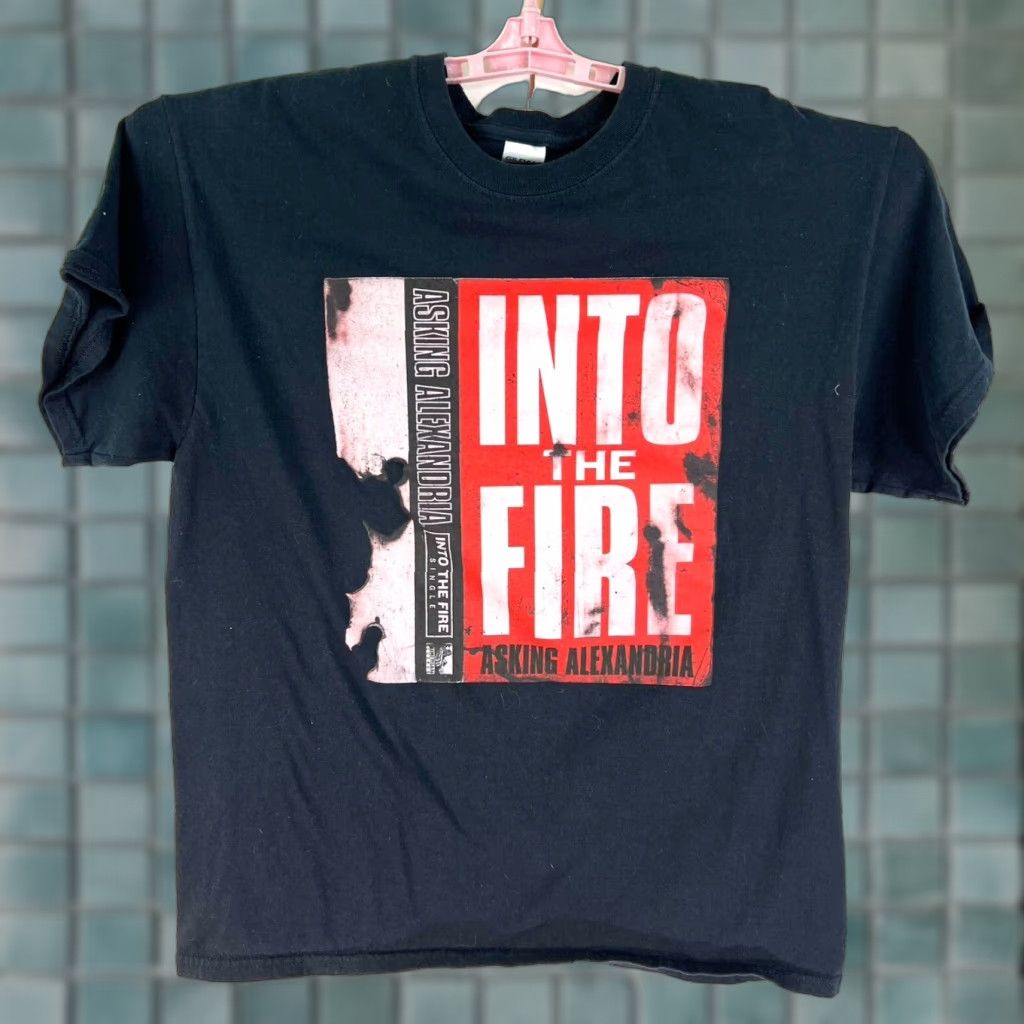 Gildan Into The Fire Asking Alexandria T Shirt Adult L Black Graphic Tee Size US L / EU 52-54 / 3 - 1 Thumbnail