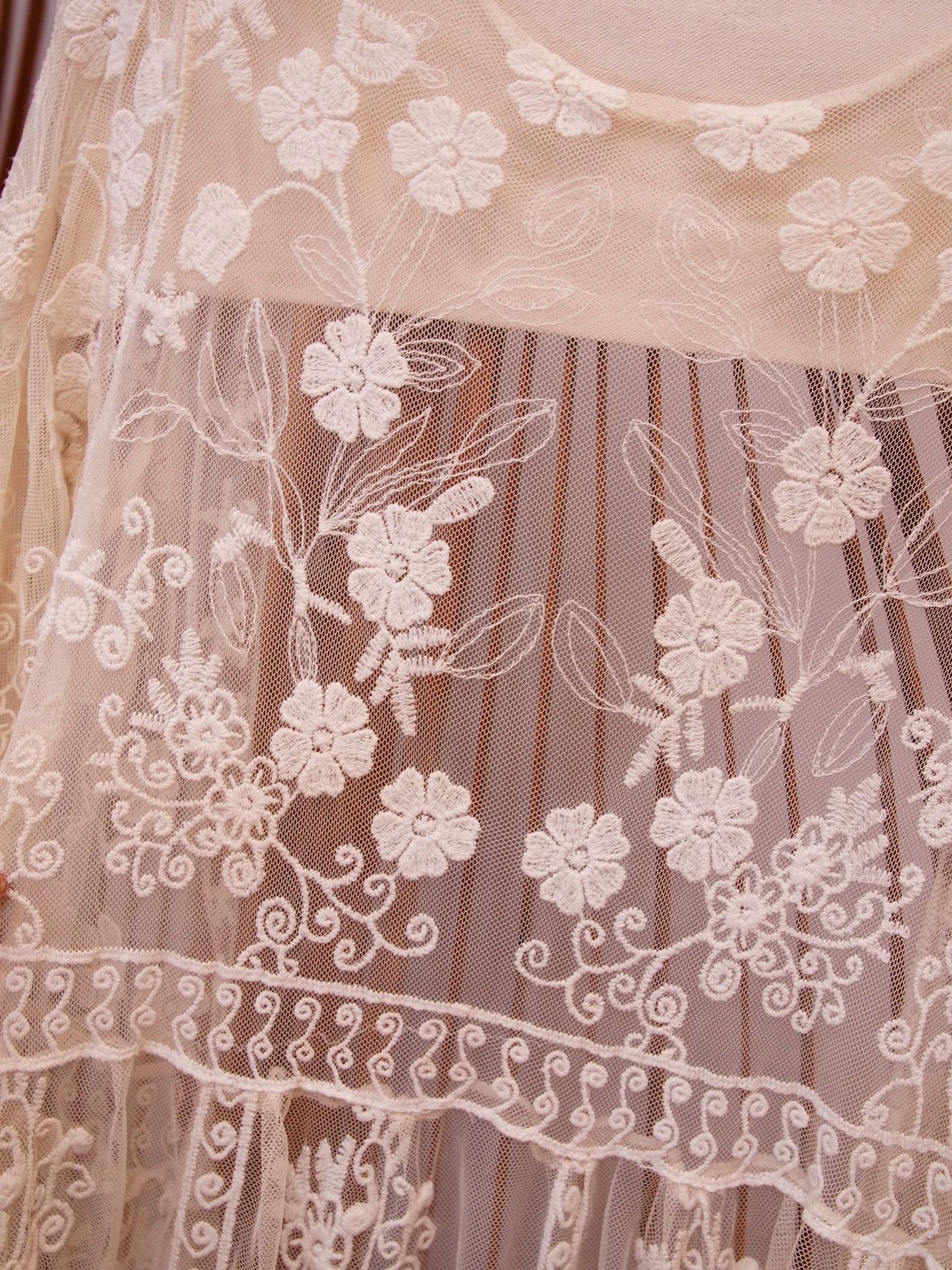 Vintage Vintage All White Oriental Floral Embroidered Cover-up SM Size ONE SIZE - 8 Thumbnail