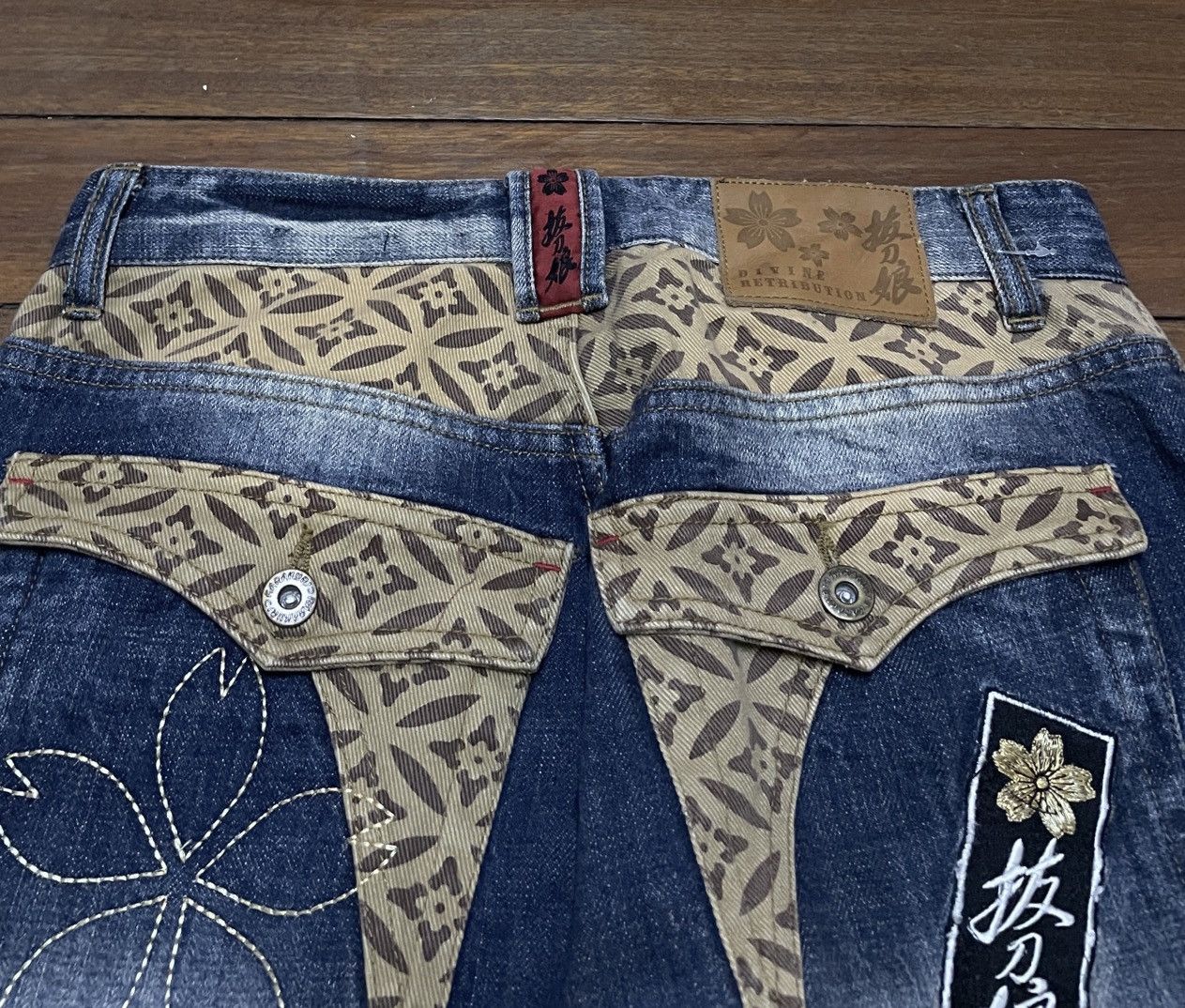 If Six Was Nine × Japanese Brand × Vintage Very Rare Vintage Japanese Brand Divine Sukajan Jeans 1990s Size US 30 / EU 46 - 4 Thumbnail