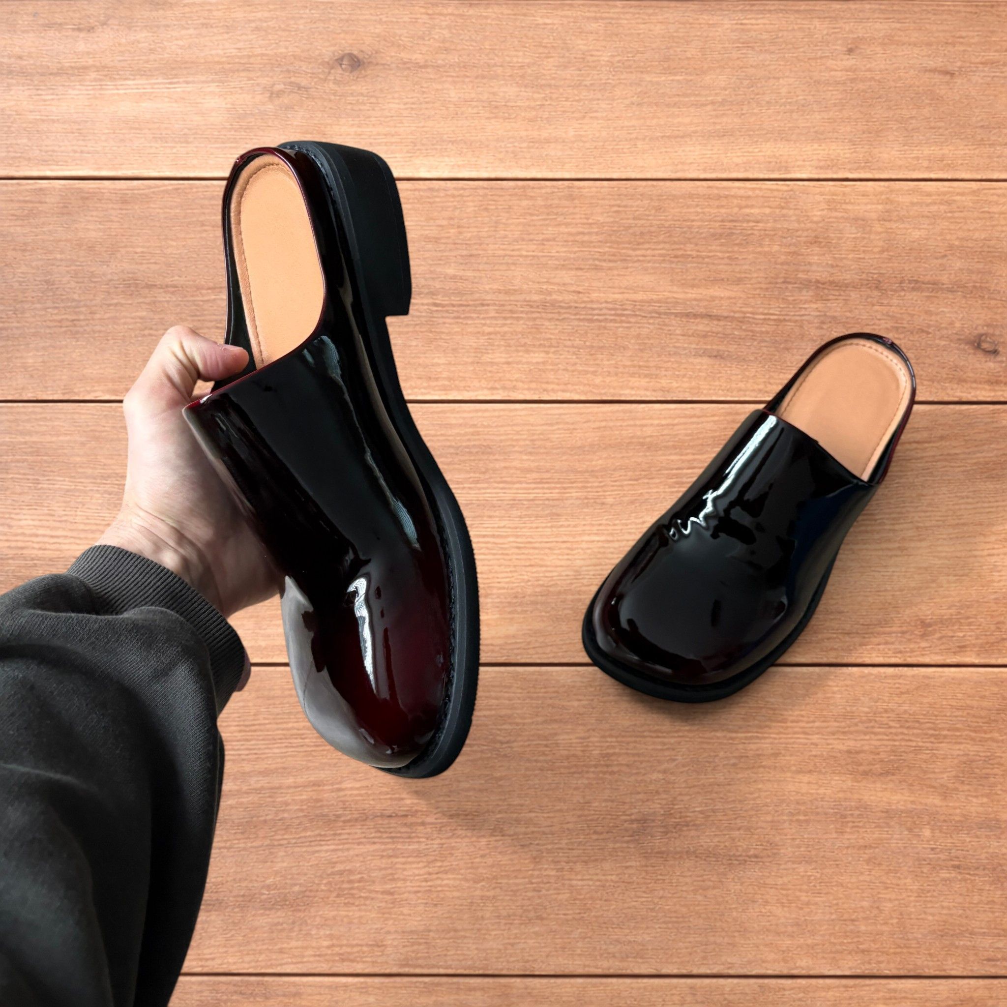 Japanese Brand Lovely faux leather slip on clogs slippers in oxblood red. Size US 11 / EU 44 - 6 Thumbnail