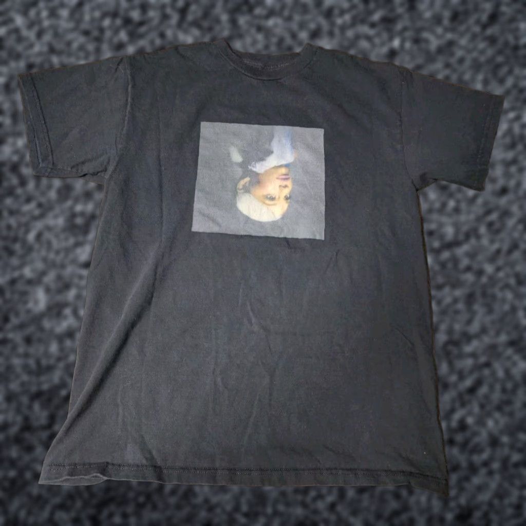 Vintage Ariana Grande Tour T Shirt Black Graphic Concert Tee Mens M Size US M / EU 48-50 / 2 - 1 Thumbnail