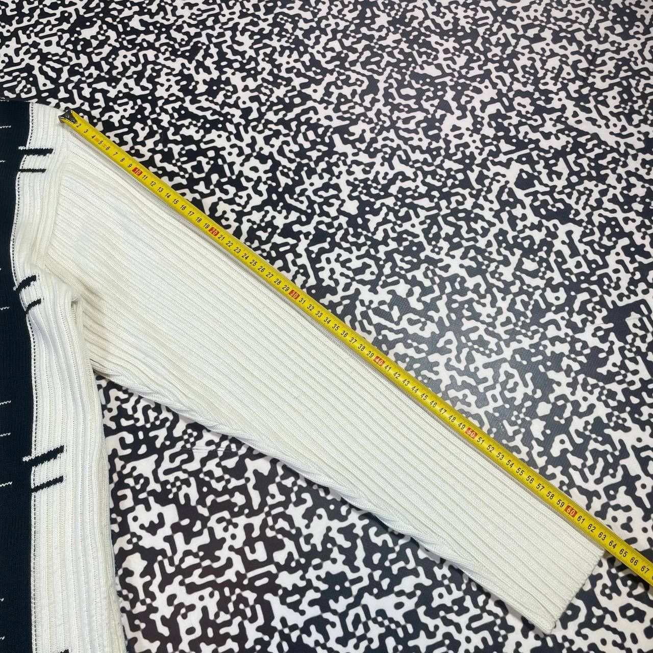 Japanese Brand Vintage Y2k Japanese Style Stripe Retro Anstract Zip Sweater Size US L / EU 52-54 / 3 - 12 Thumbnail