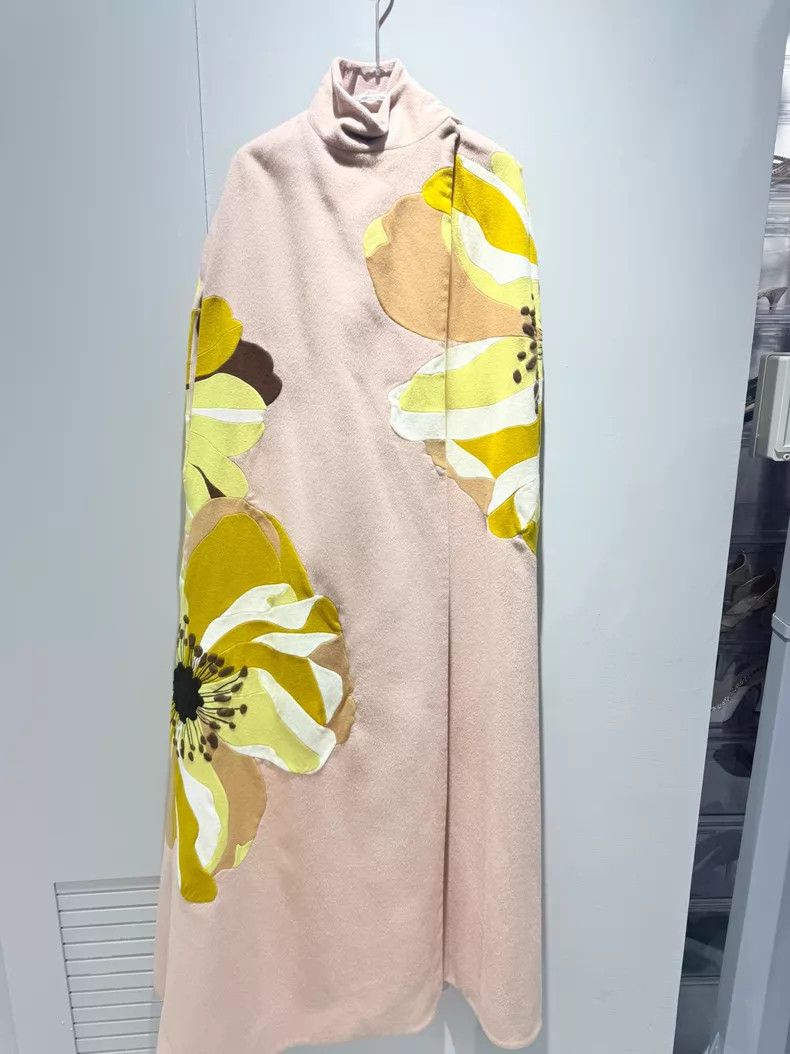 Valentino Valentino Flower cape dress Size S / US 4 / IT 40 - 1 Thumbnail