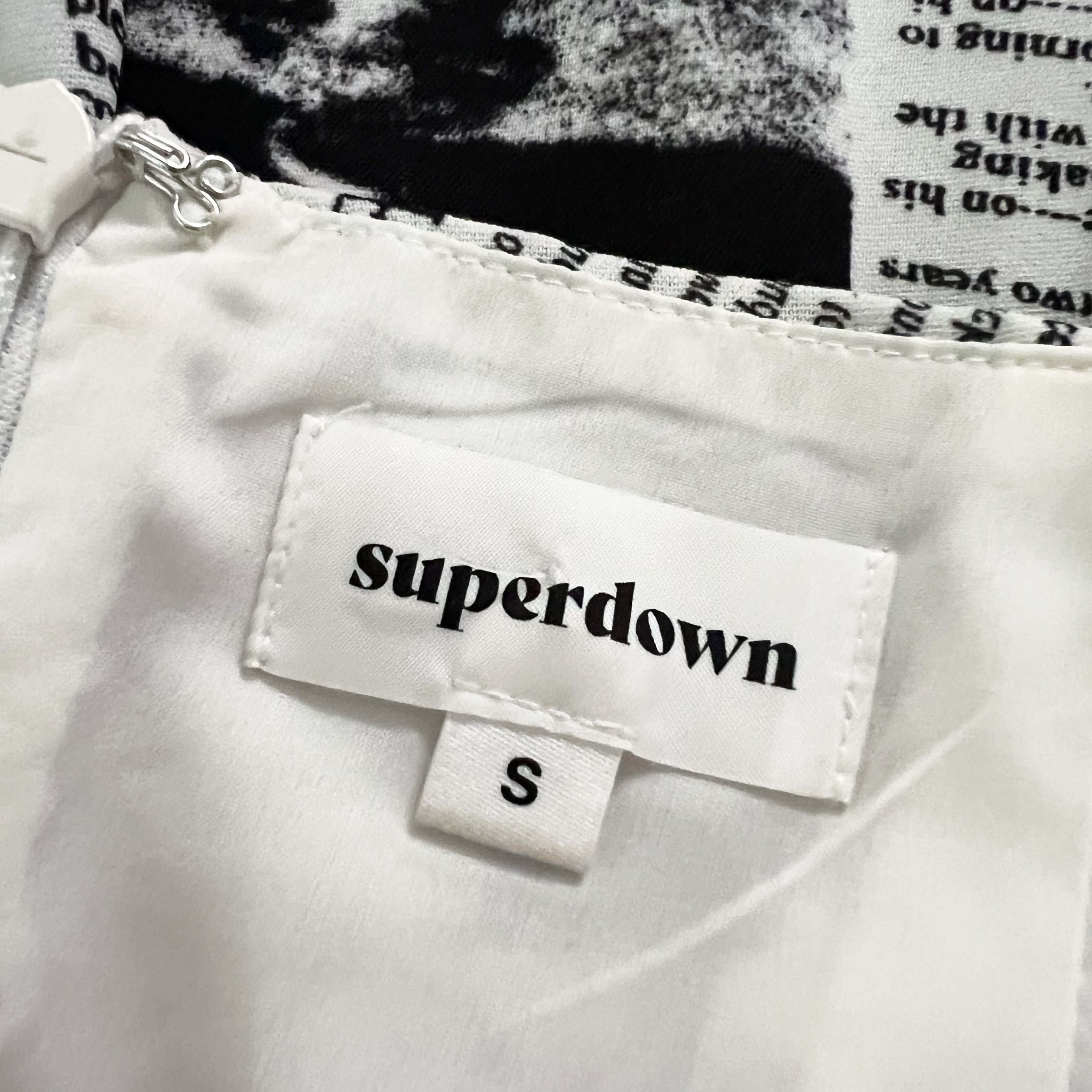superdown Superdown Letizia Newspaper Graphic Print Size S / US 4 / IT 40 - 2 Thumbnail