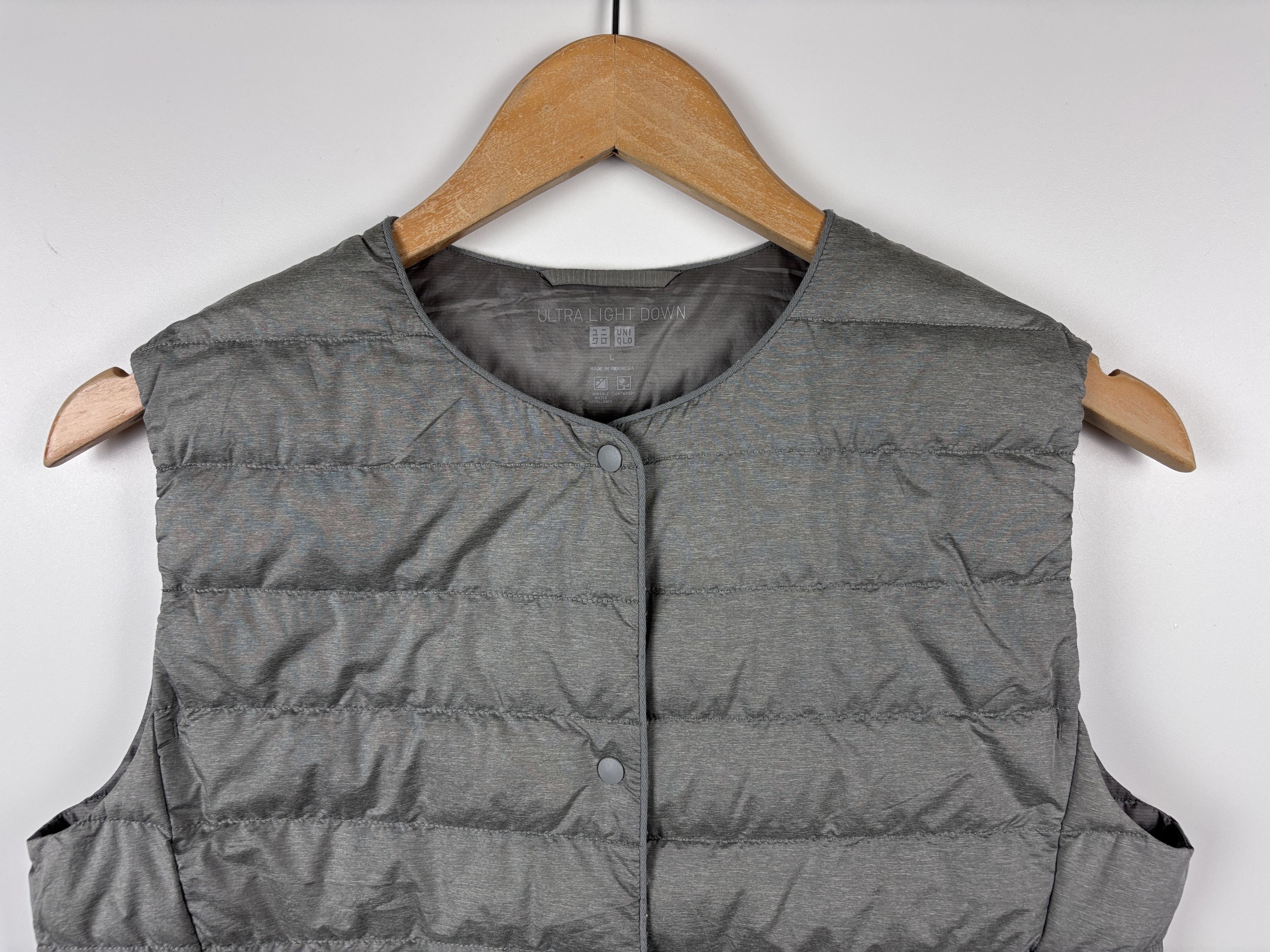 Uniqlo Womens Uniqlo Ultra Light Down Puffer Vest Gray Size L Size L / US 10 / IT 46 - 2 Thumbnail