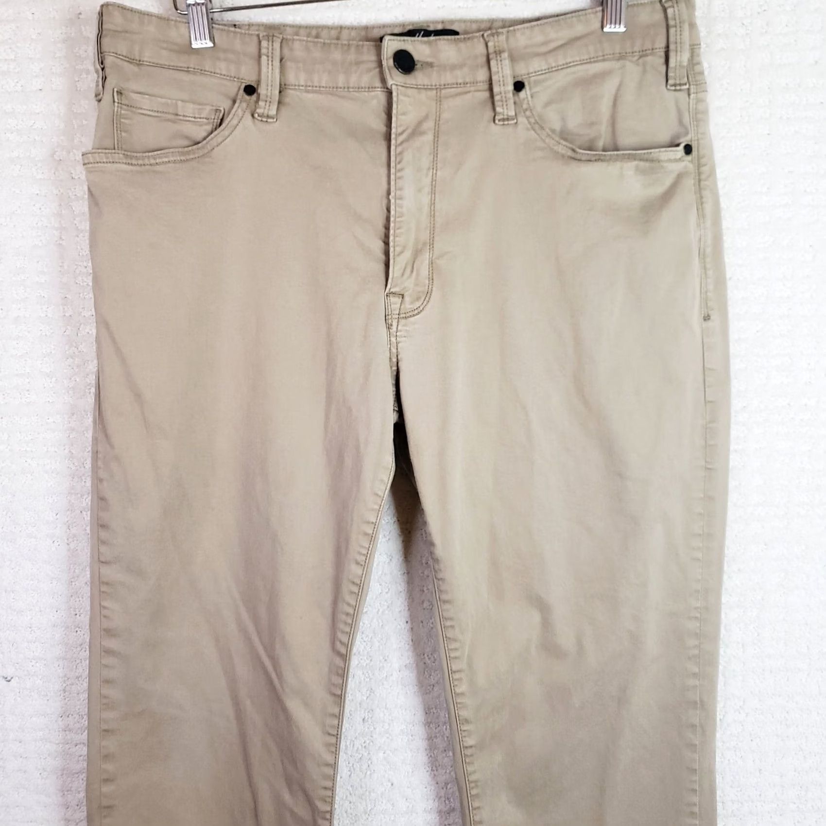Vintage 34 Heritage Charisma Pants Mens 38x32 Beige Chino 5-Pocket Mid Rise Straight Front Jeans Style Logo Buttons Belt Loops Casual Comfort Vintage No N/A Size US 38 / EU 54 - 2 Thumbnail