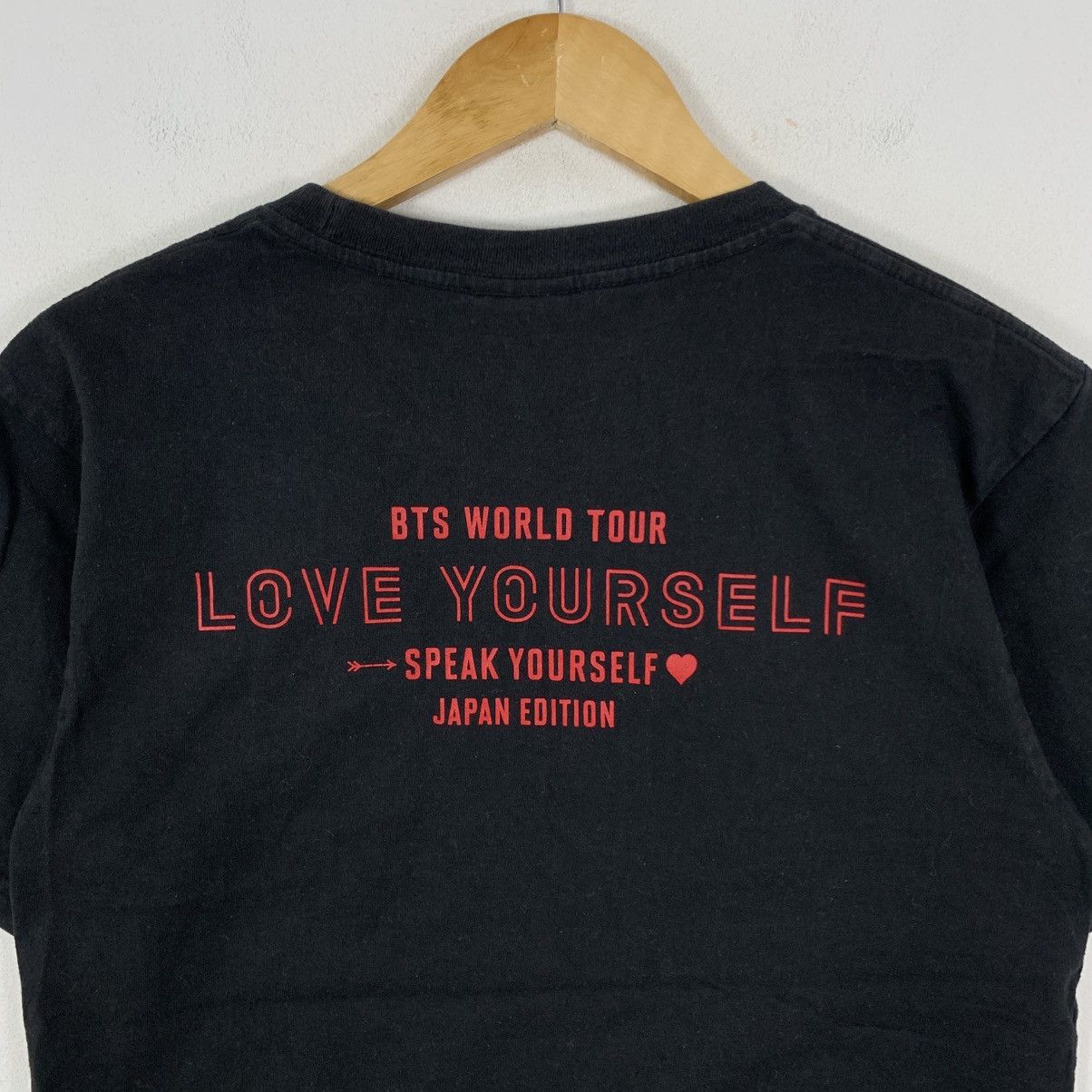 Vintage BTS LOVE YOURSELF Speak Yourself World Tour Japan Tshirt Size US S / EU 44-46 / 1 - 3 Thumbnail