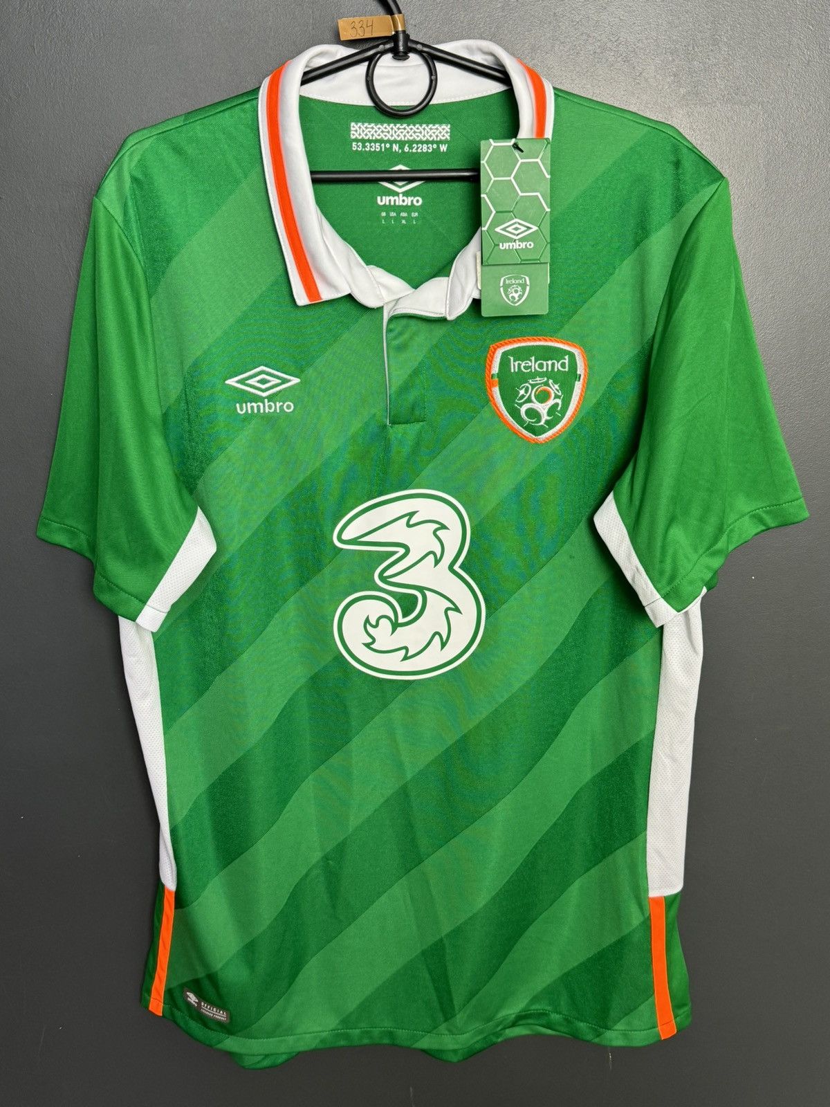 Umbro New Republic of Ireland 16/18 Home Football Jersey Size US L / EU 52-54 / 3 - 1 Thumbnail