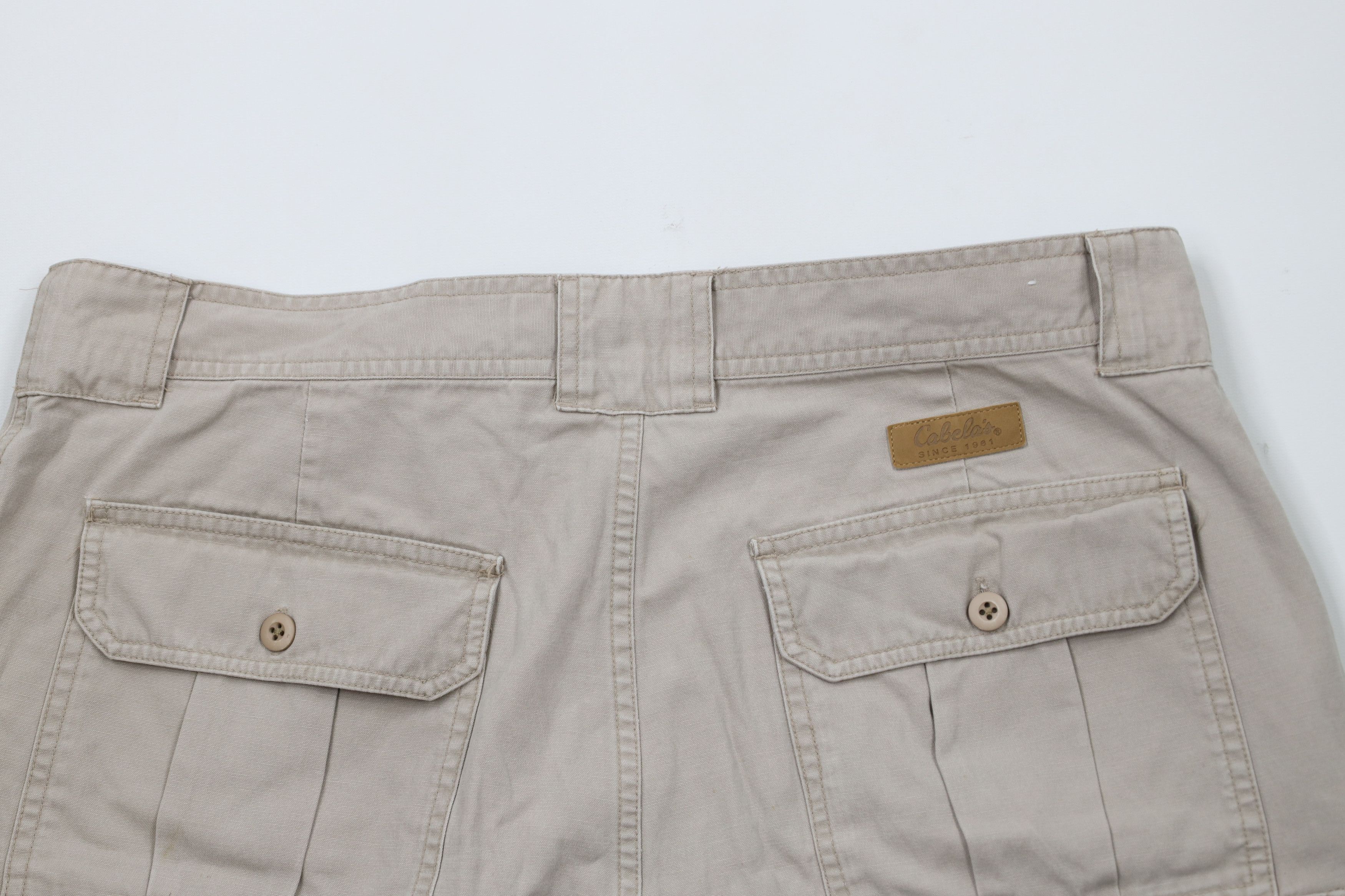 Cabelas × Vintage Vintage Cabelas Mens Above 7 Pocket Trail Cargo Shorts Beige Size US 38 / EU 54 - 11 Thumbnail
