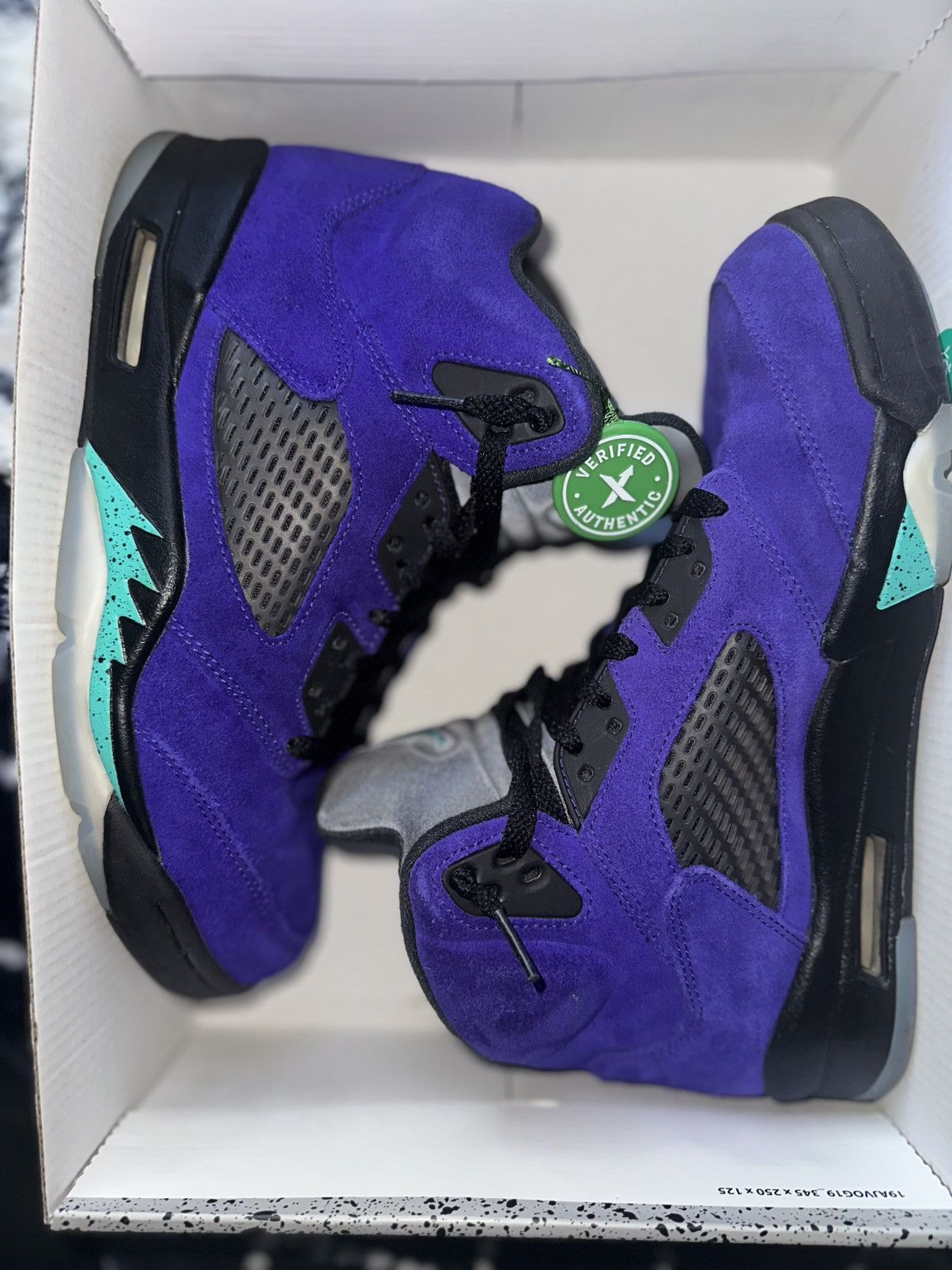 Jordan Brand × Nike Jordan 5 Alternate Grapes Size US 9 / EU 42 - 1 Thumbnail