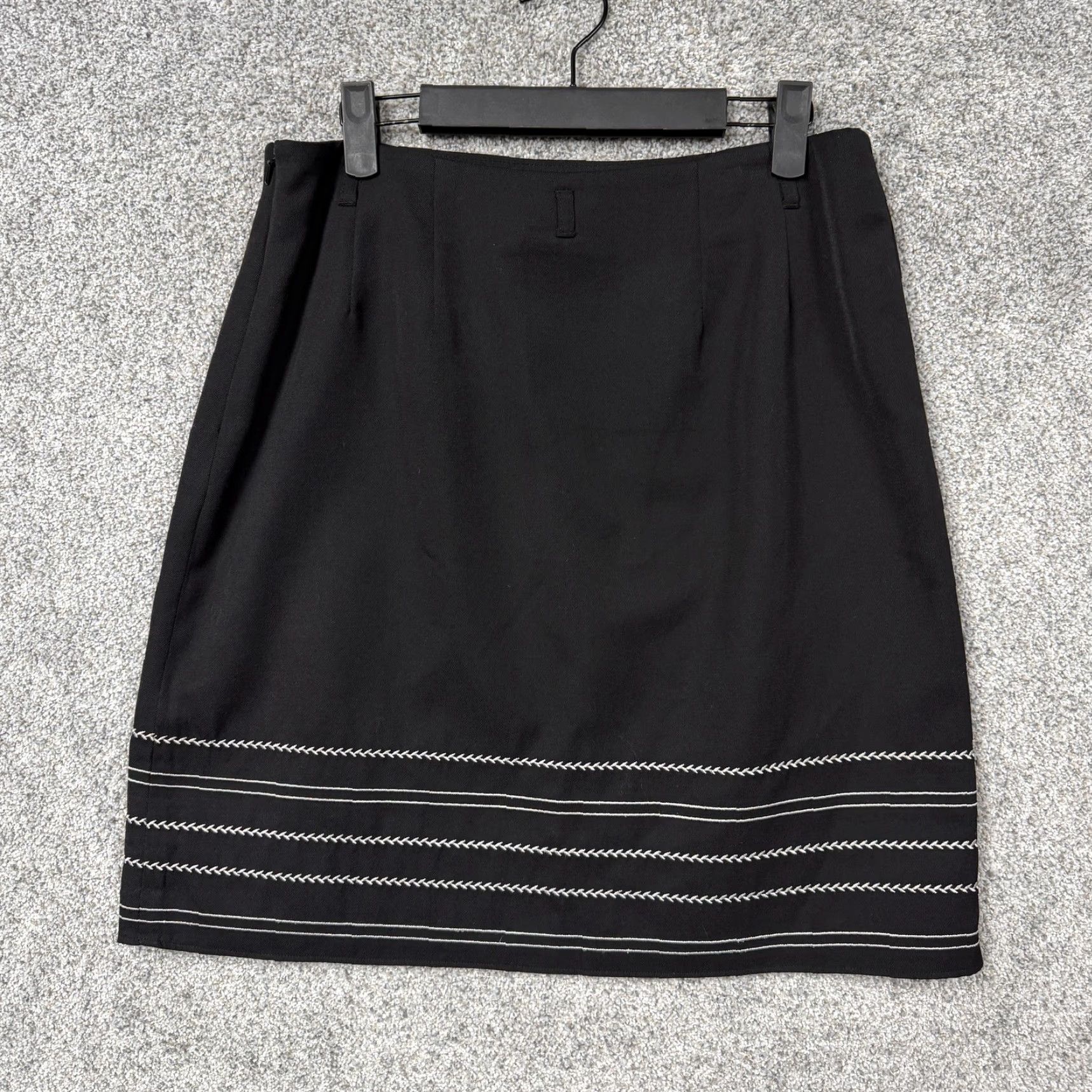 Vintage VINTAGE B. Moss Skirt 10 Black Embroidered Hem Knee Length Pencil Office Formal 90s Gothic Retro Striped Twill Lined Polyester Rayon Womens Size 32" / US 10 / IT 46 - 7 Thumbnail