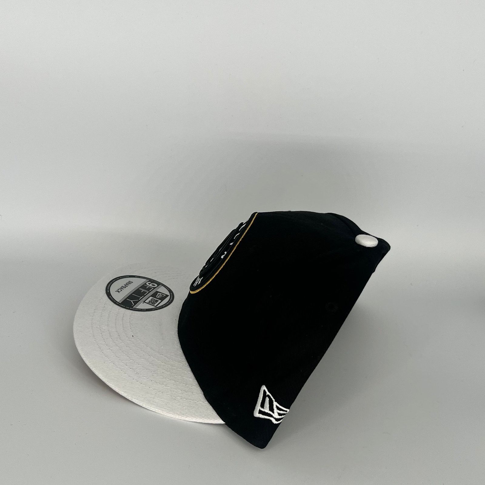 New Era Black White Brooklyn New York NBA Side Patch New Era NBA Size ONE SIZE - 2 Thumbnail