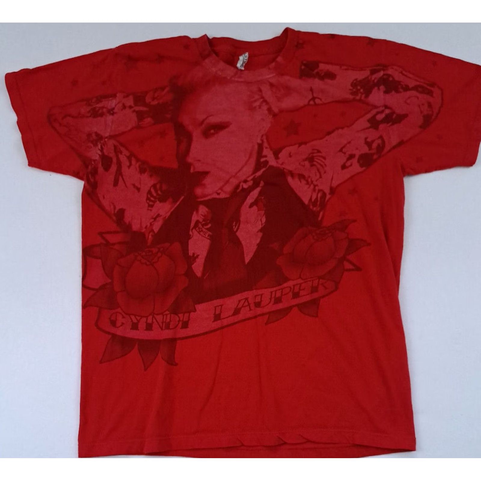 Vintage Vintage Cyndi Lauper Rock T-Shirt Red Medium Alstyle Size M / US 6-8 / IT 42-44 - 3 Thumbnail