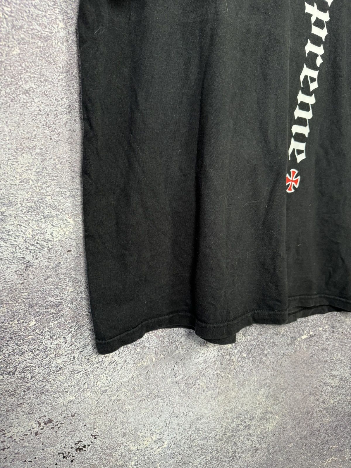 Independent Truck Co. × Supreme × Vintage Supreme x Independent FW17 Old English Nera Taglia Tee Size US M / EU 48-50 / 2 - 5 Thumbnail