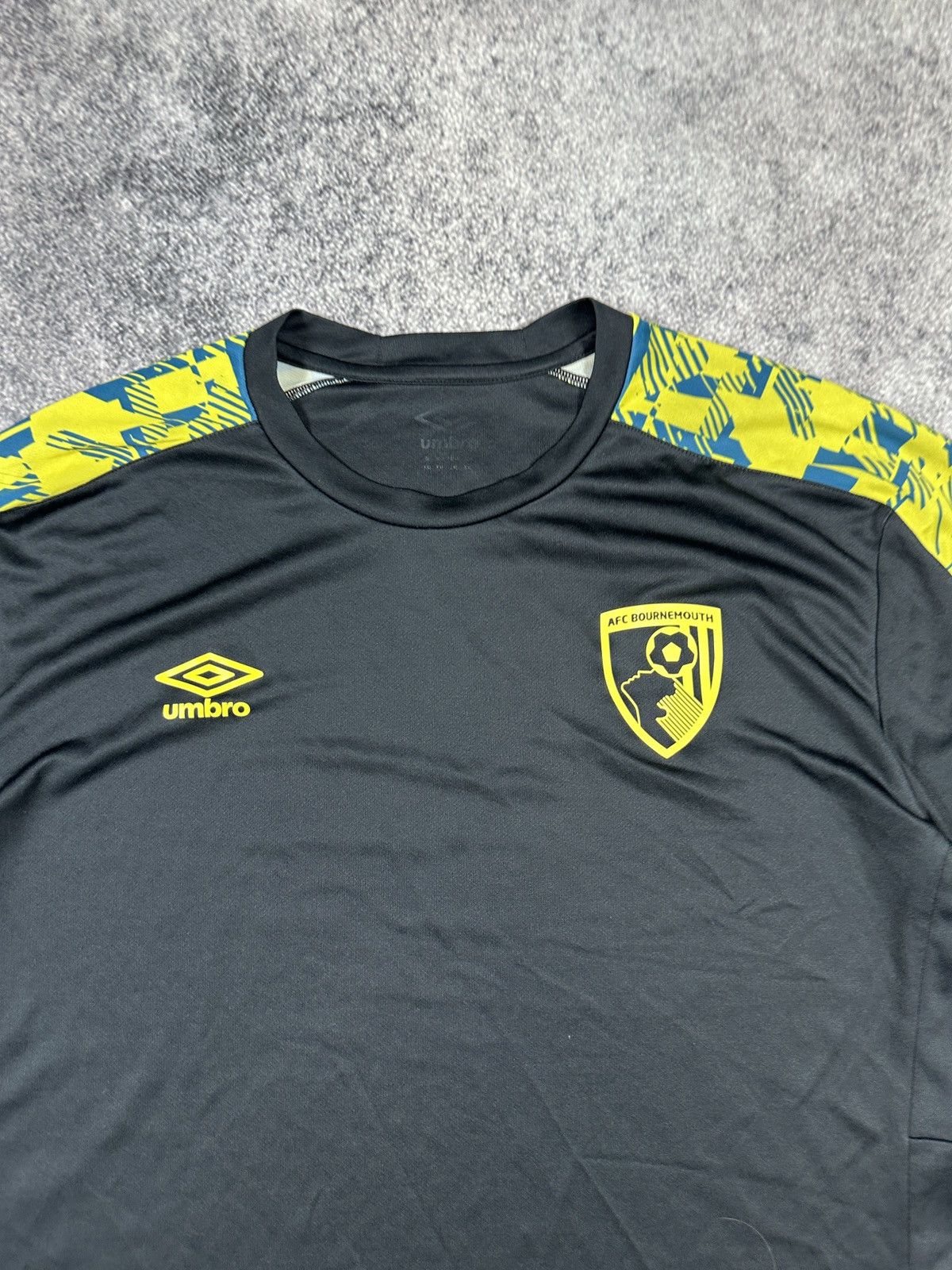 Umbro Umbro AFC BOURNEMOUTH Soccer Jersey Streetwear Training Tee Size US S / EU 44-46 / 1 - 2 Thumbnail