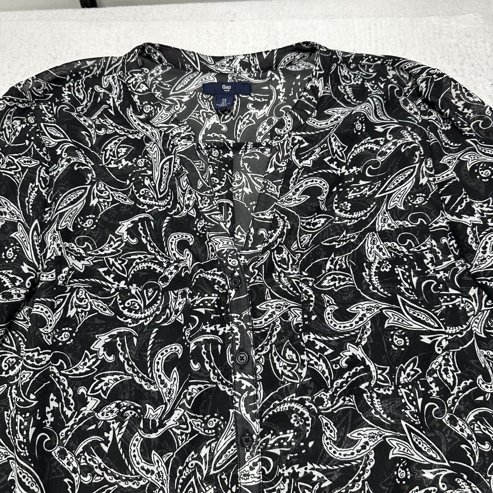 Gap GAP Large Sheer Button Up Sheer Blouse Black + White Paisley Size L / US 10 / IT 46 - 2 Thumbnail