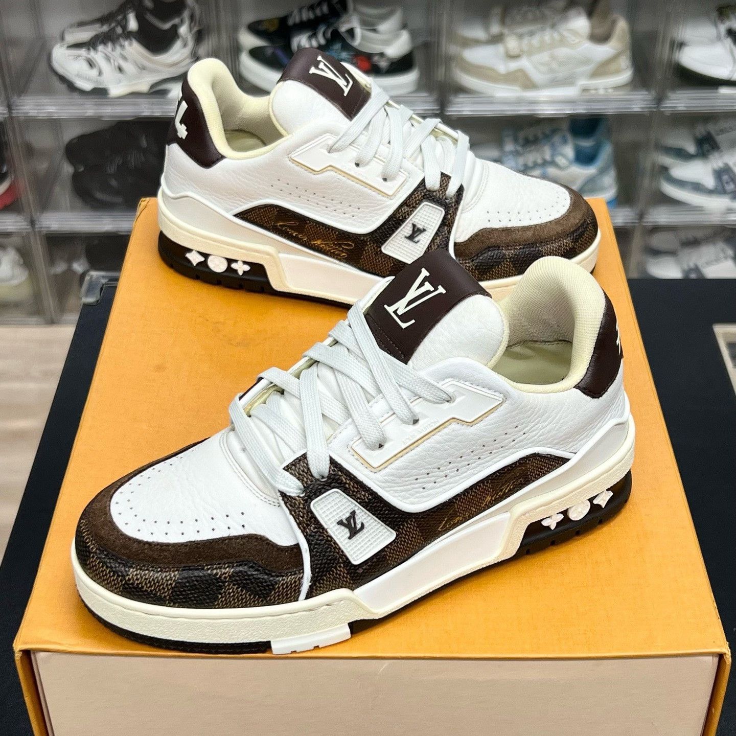 Louis Vuitton Louis Vuitton White Designer Casual Size US S / EU 44-46 / 1 - 1 Thumbnail