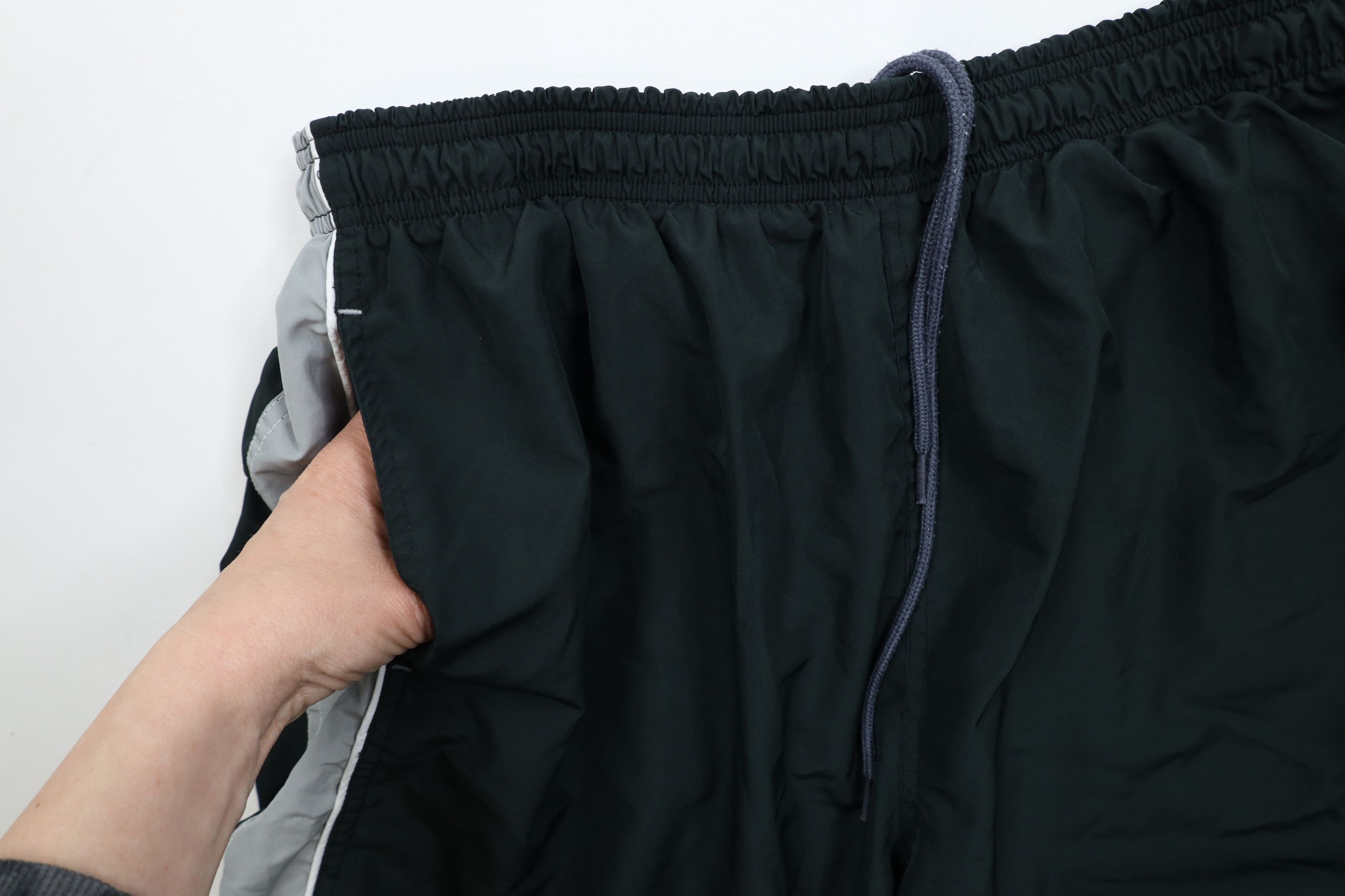 Reebok × Vintage Vintage 90s Reebok Block Lined Above Knee Shorts Black Size US 36 / EU 52 - 8 Thumbnail