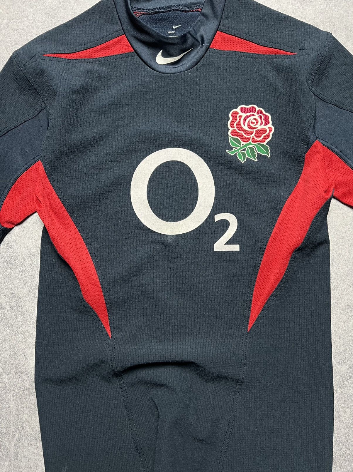 Nike Vintage Nike 2005 Rugby England O2 Retro Jersey Size US M / EU 48-50 / 2 - 3 Thumbnail