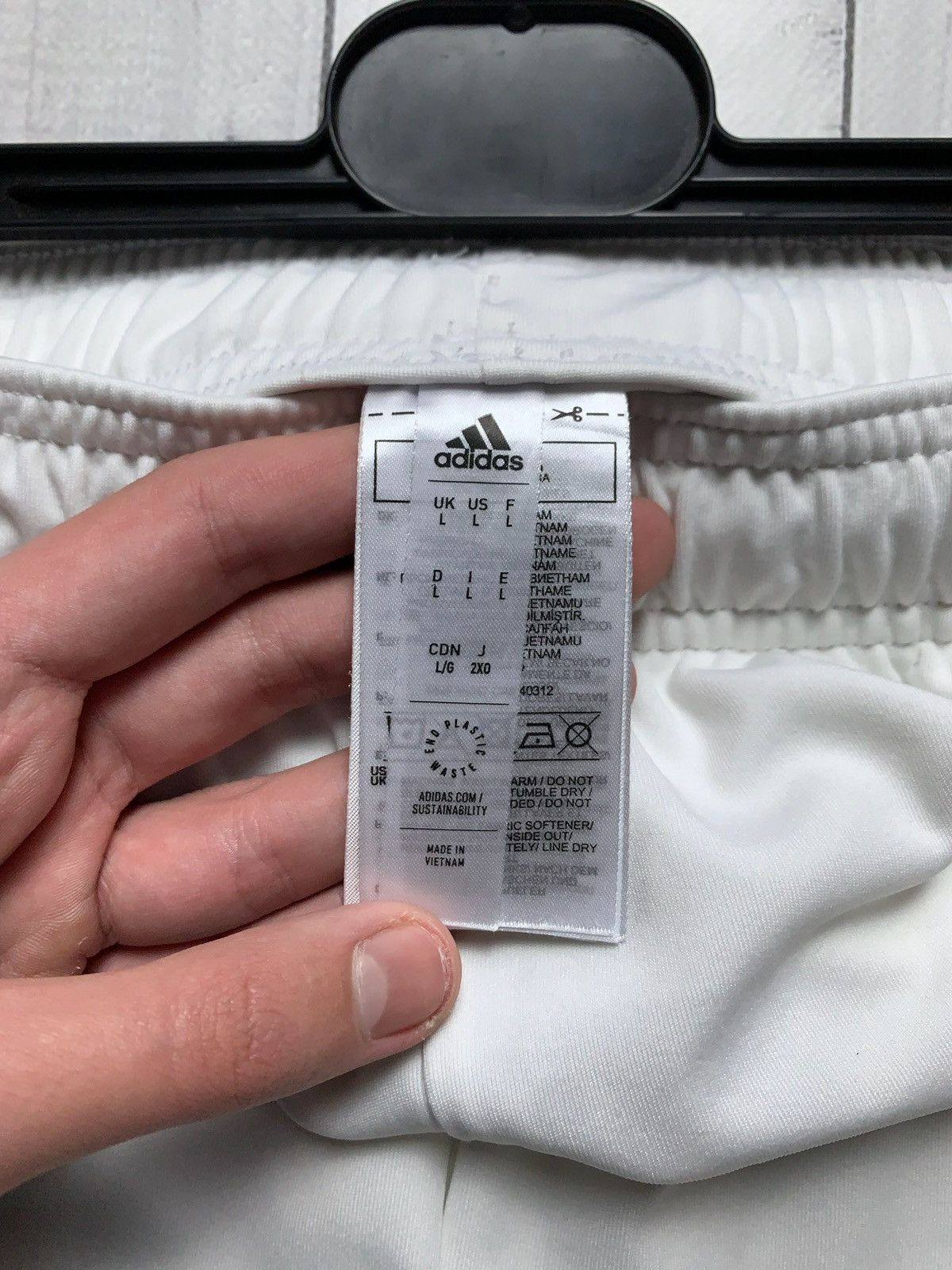 Adidas × Vintage Vintage adidas Manchester United soccer shorts size L logo Size US 34 / EU 50 - 4 Thumbnail