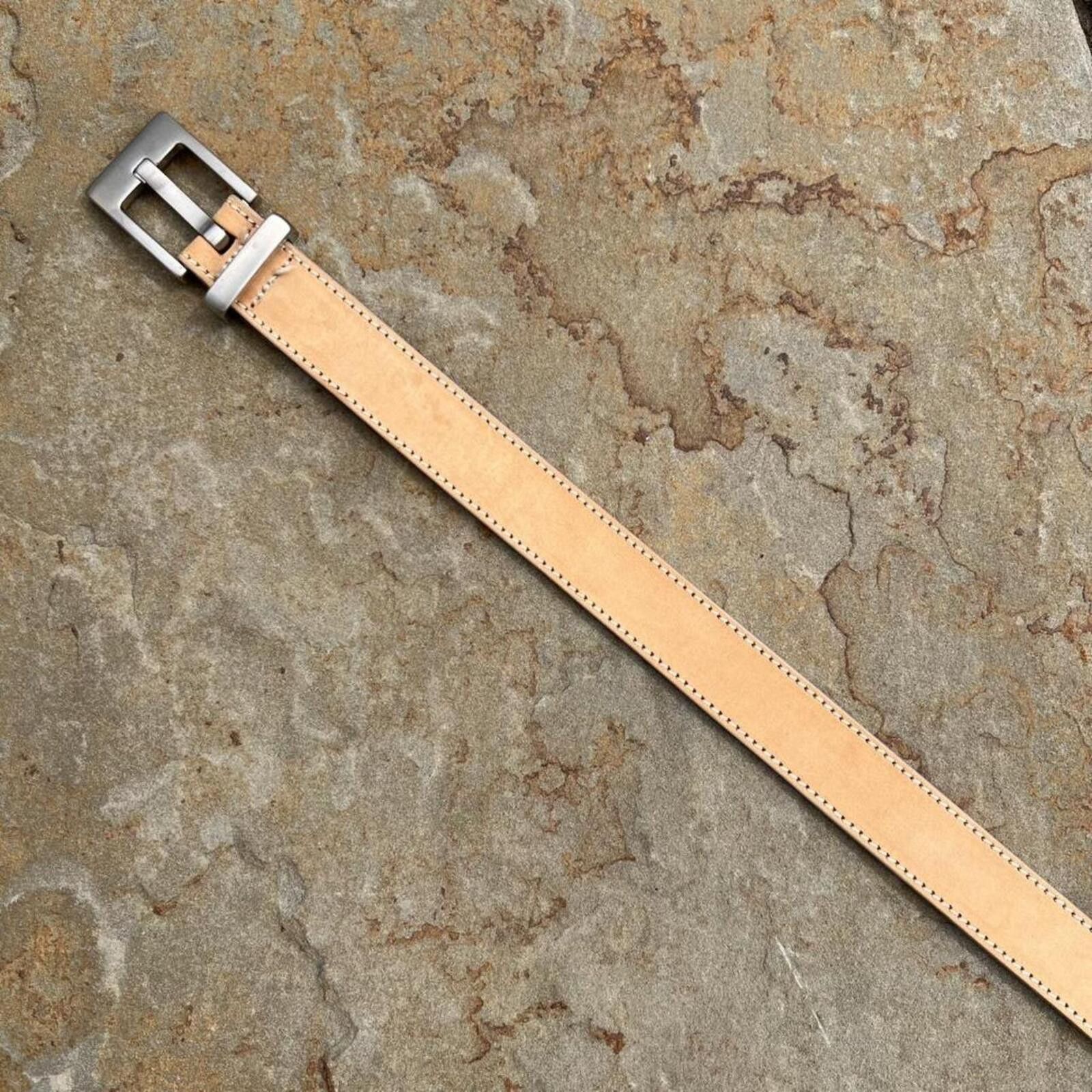Ann Taylor Vintage 90s Italian Leather Tan/Pale Purple Stitch+Edge Belt Size ONE SIZE - 2 Thumbnail