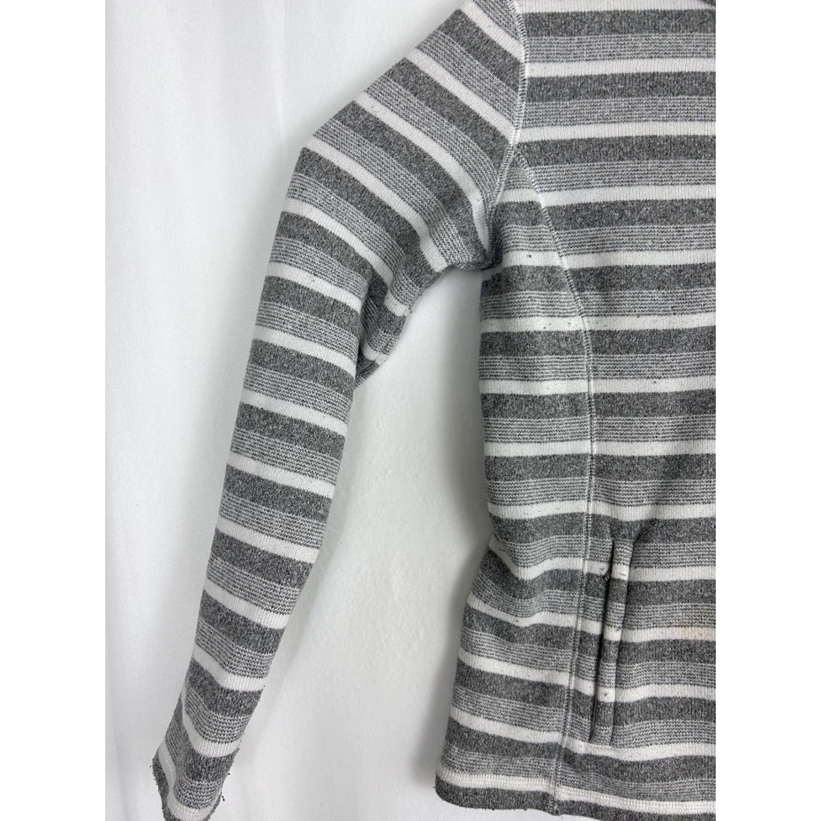 Vintage REI Womens S Pullover Sweater 1/4 Zip Gray White Striped Polyester Shirt Women Size S / US 4 / IT 40 - 3 Thumbnail